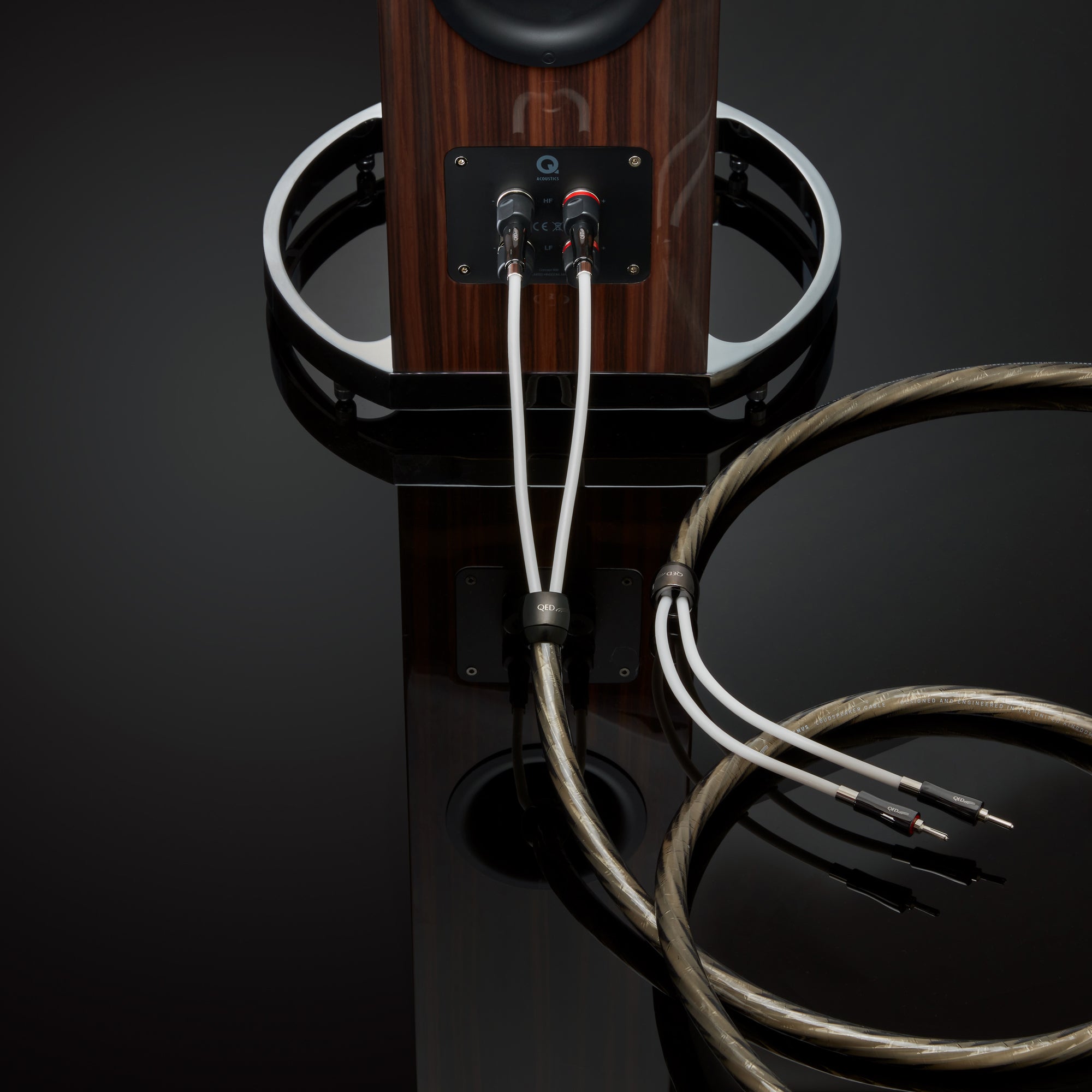 Premium QED Supremus Zr Speaker Cable - Banana Plug Pair for High-End Audio Systems - Perfect for Home Theater & Studio Setup