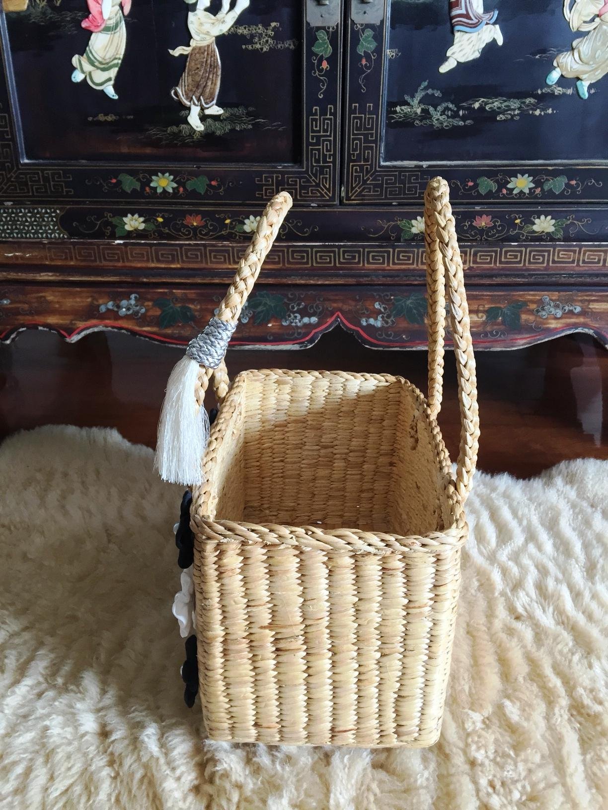 Handwoven Straw Beach Tote Bag with Floral Design - Medium Size Eco-Friendly Woven Basket for Women - Perfect for Picnics, Shopping, and Summer Outings
