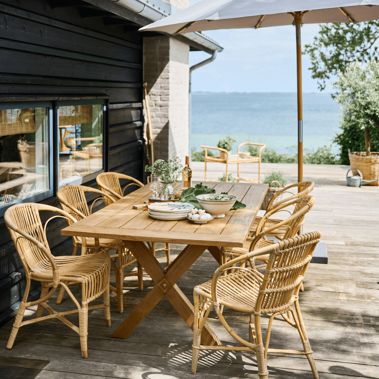 Premium Colonial Style Outdoor Teak Dining Table - Weather-Resistant Solid Teak Wood Patio Furniture for Garden, Poolside & Backyard Dining