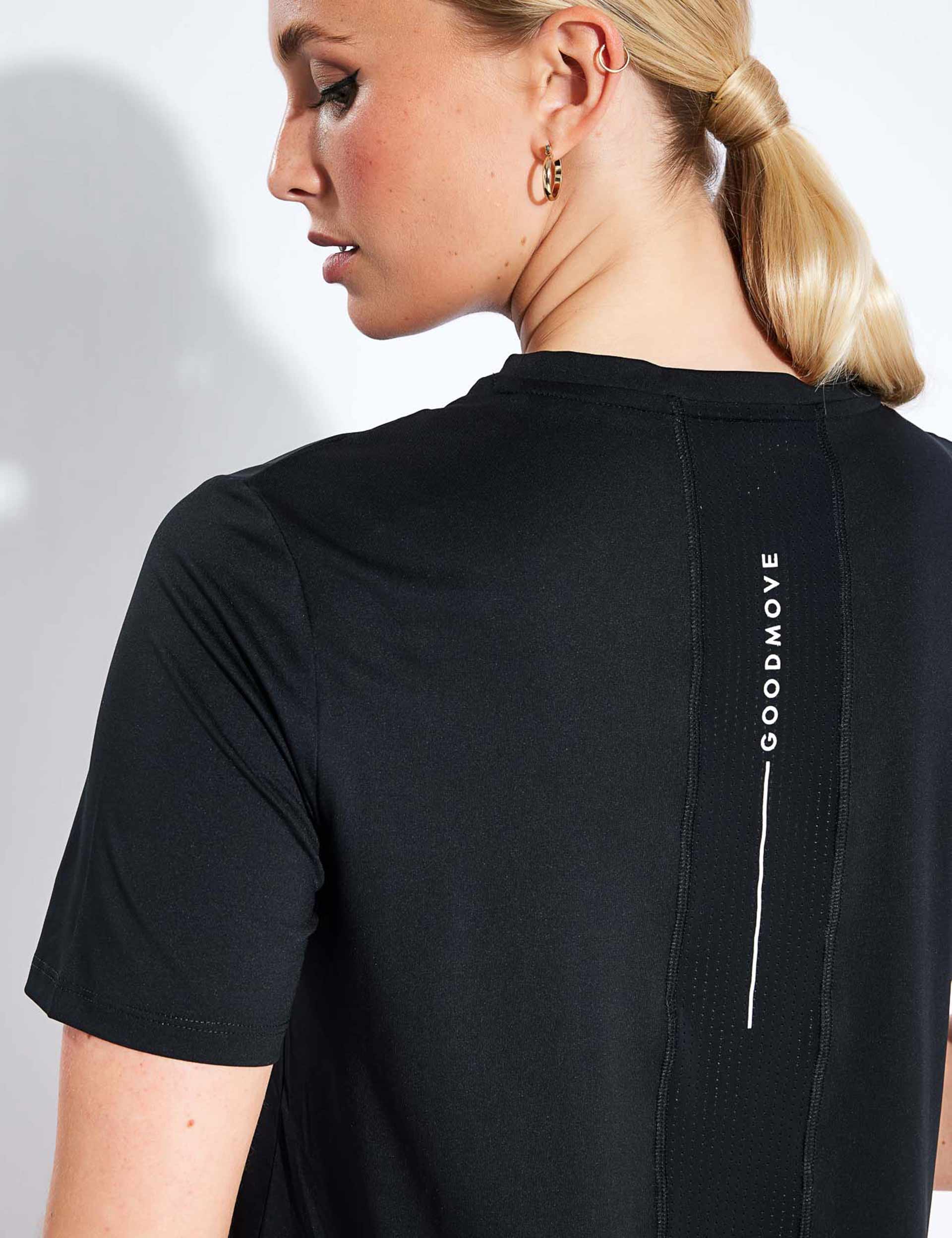 Women's Scoop Neck Mesh Back T-Shirt - Black | Casual & Athletic Wear for Gym, Running & Everyday Comfort