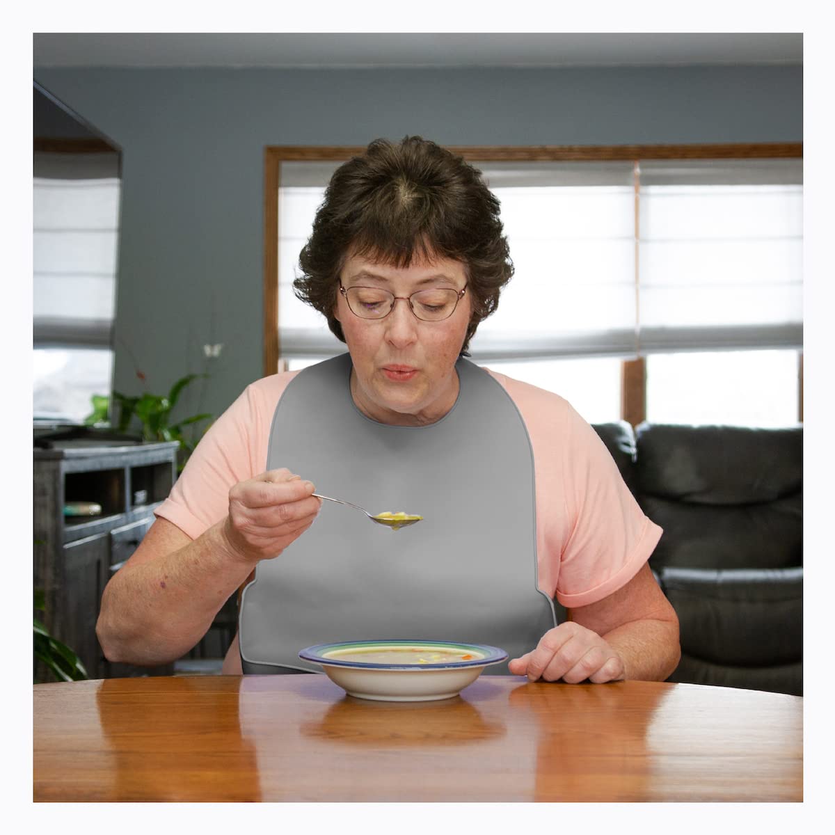 BraceAbility Silicone Adult Bib for Eating - Reusable & Washable Clothing Protector, Crumb Catcher for Elderly Men & Women - Ideal for Home Care, Nursing Homes & Mealtime Assistance