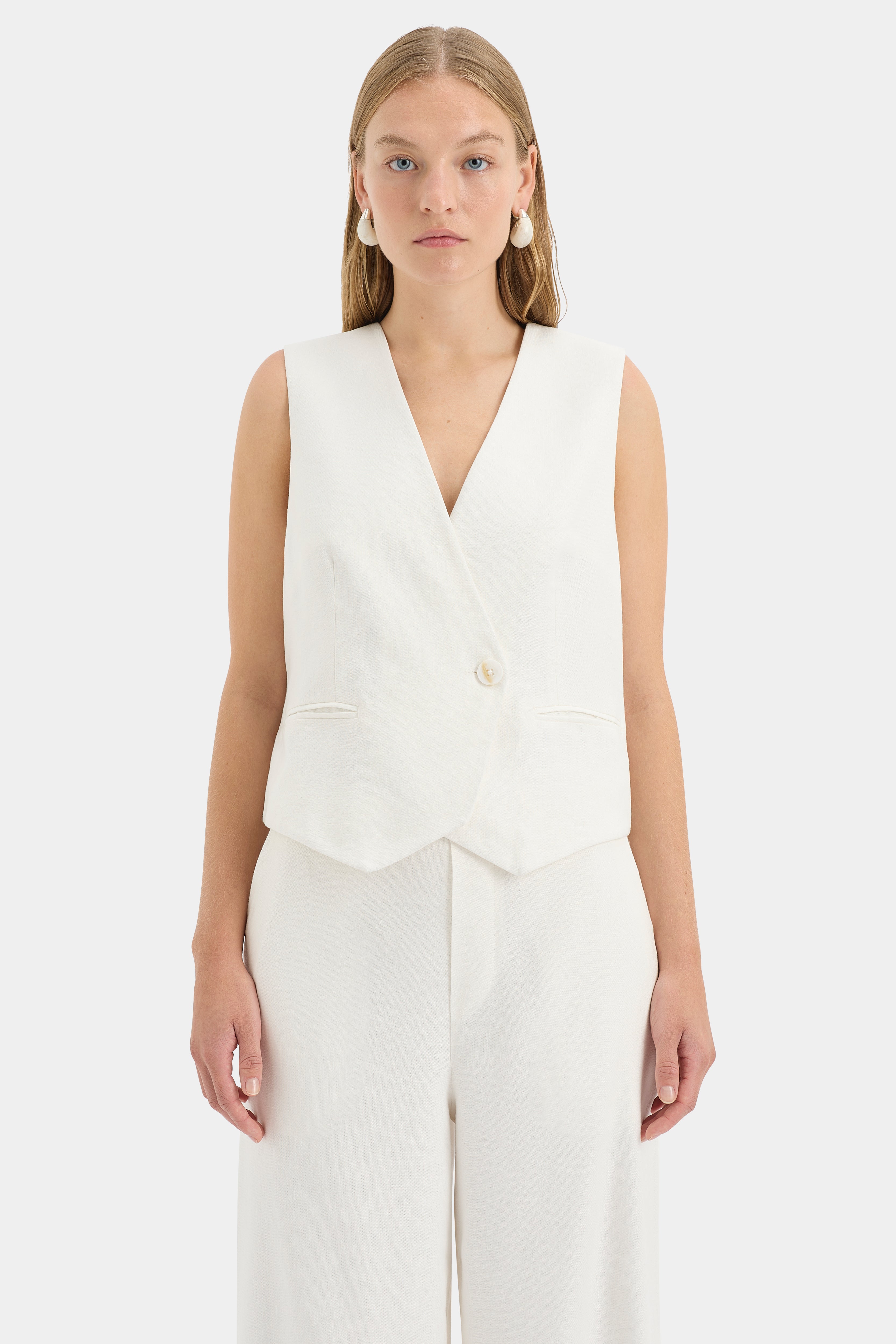 Dorian Vest Ivory - Women's Elegant Knit Sweater Vest for Fall & Winter - Perfect for Office, Layering, and Casual Outfits