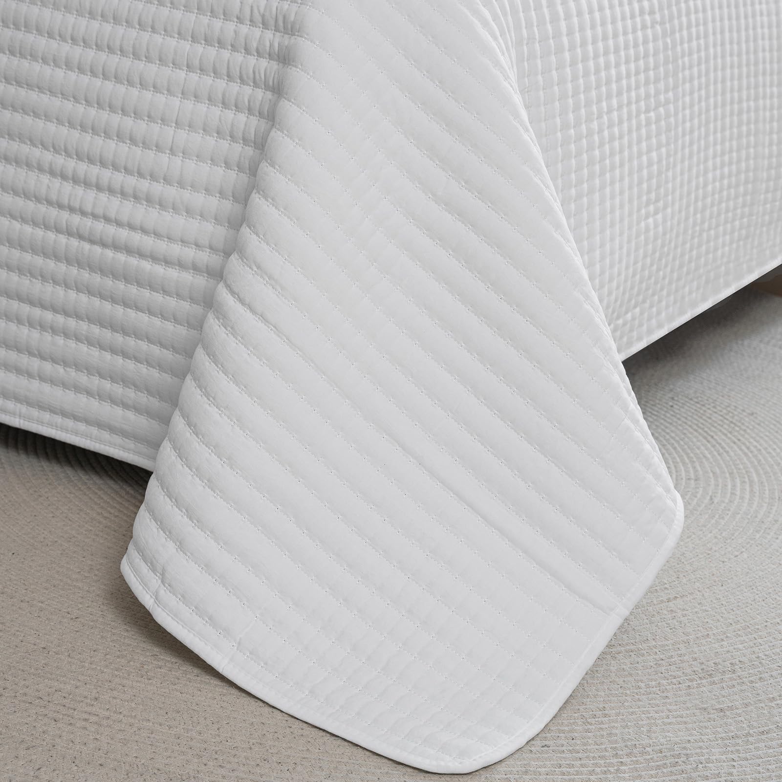 Petrichor White Queen Size Quilt Set - Ultra Soft, Breathable & Lightweight All-Season Bedspread | Pre-Washed, Machine Washable 3-Piece Comforter (90