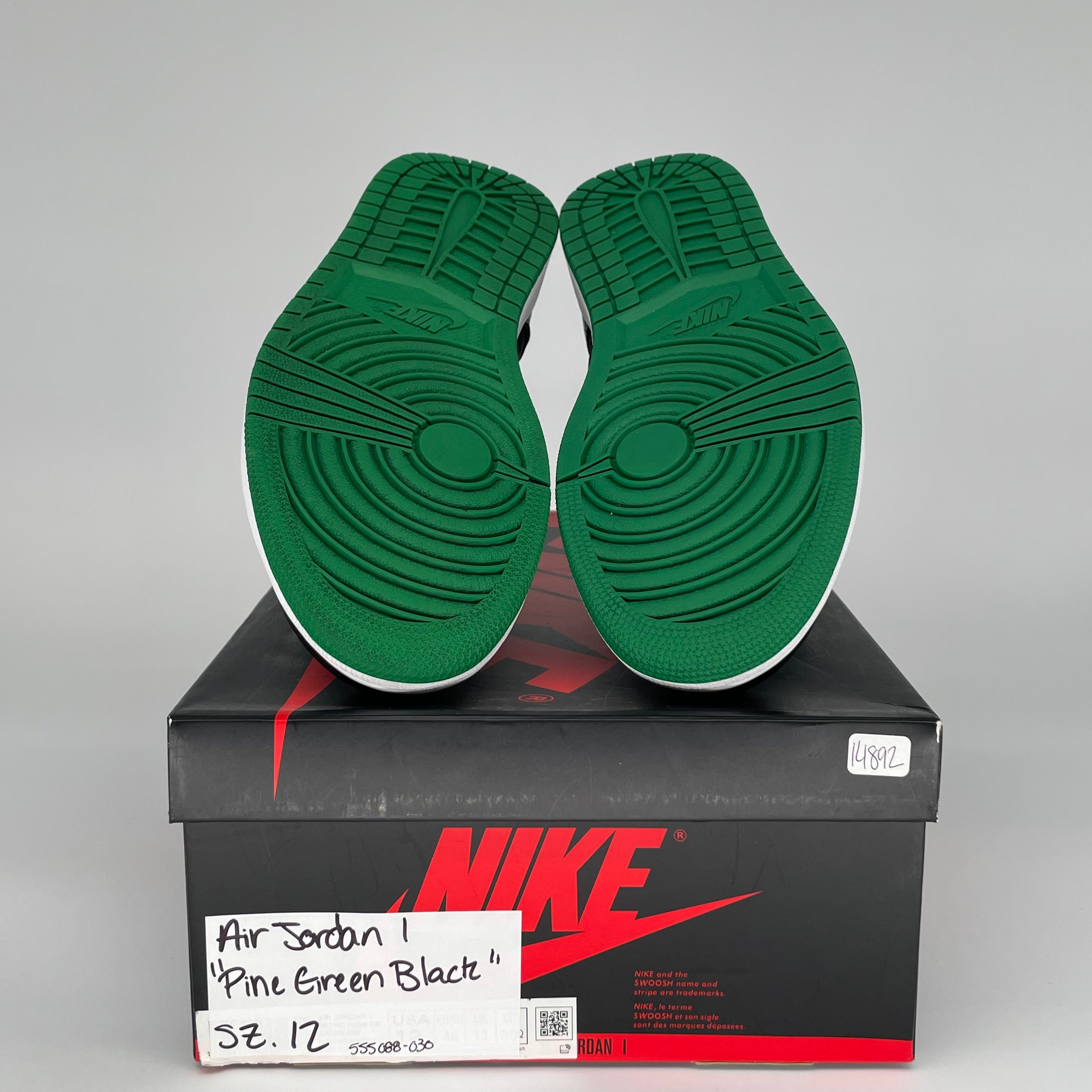 Air Jordan 1 Retro High OG Pine Green Black Men's Basketball Shoes Size 12 (555088-030) - Perfect for Sneaker Collectors & Streetwear Fashion