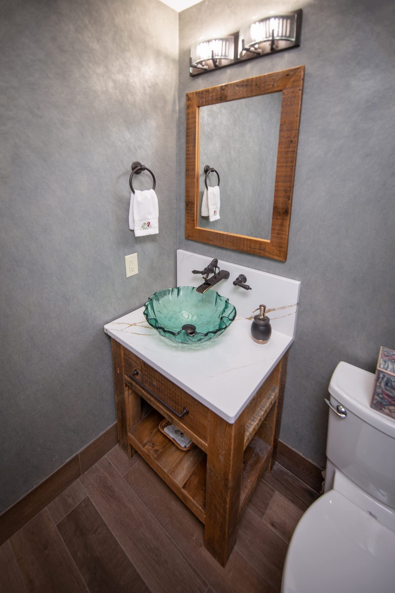 Modern Green Free-Form Wave Rim Round Glass Vessel Sink - Elegant Bathroom Vanity Basin for Contemporary Home Decor, Perfect for Powder Rooms, Guest Baths & Spa-Inspired Retreats