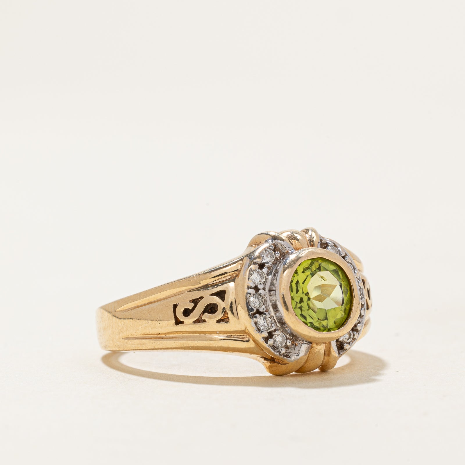 Peridot & Diamond Semi Halo Engagement Ring - 0.10ctw Diamond & 1.00ct Peridot - Size 8.25 - Elegant Birthstone Jewelry for Women - Perfect for Anniversary, Proposal & Special Occasions