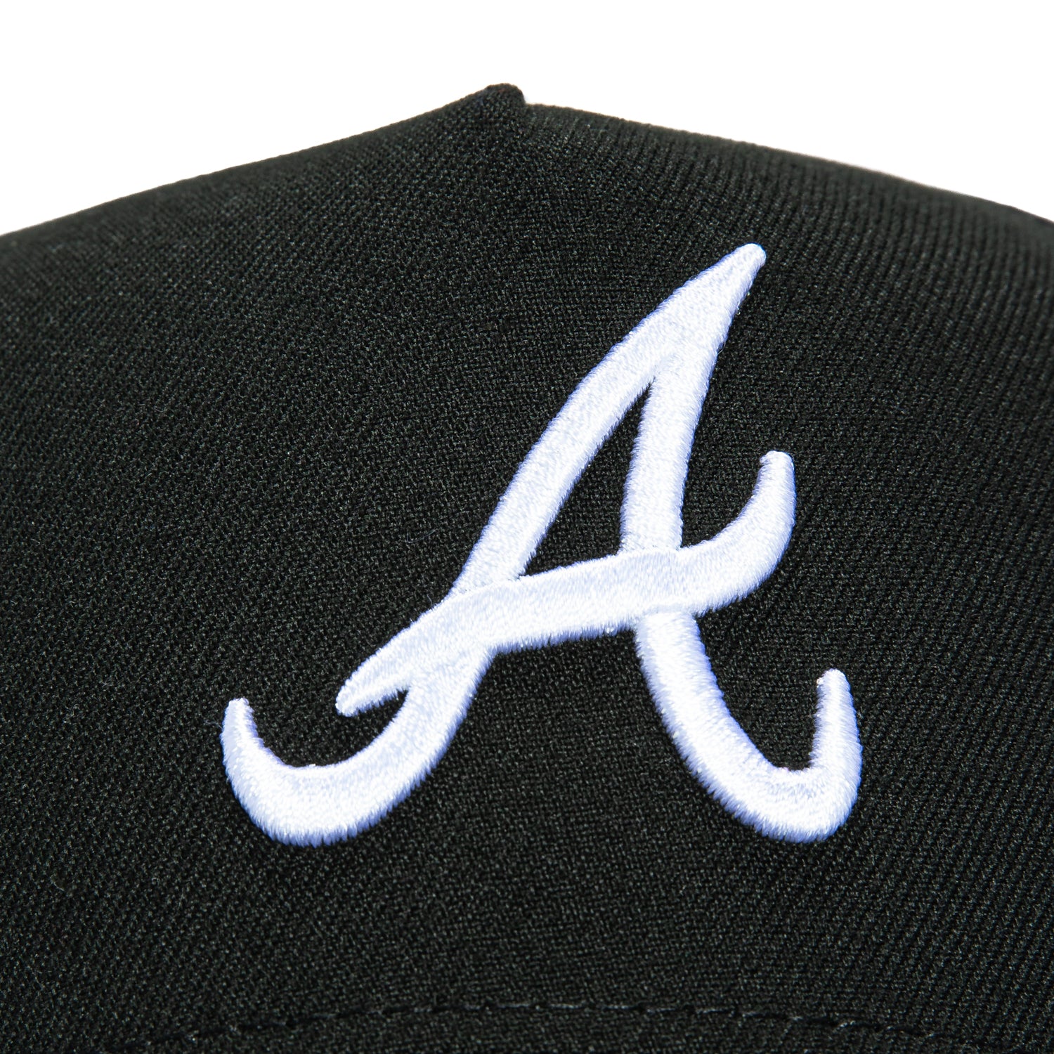 New Era 9Forty A-Frame Atlanta Braves Trucker Snapback Hat - Black & White Adjustable Baseball Cap for Men & Women - Perfect for Games, Tailgating & Casual Wear