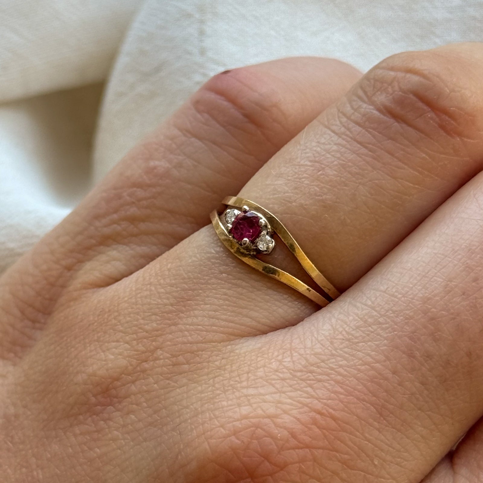 Exquisite Ruby & Diamond Split Shank Ring - 0.15ct Ruby & 0.03ctw Diamonds - Size 6 - Perfect for Anniversary, Engagement & Special Occasions