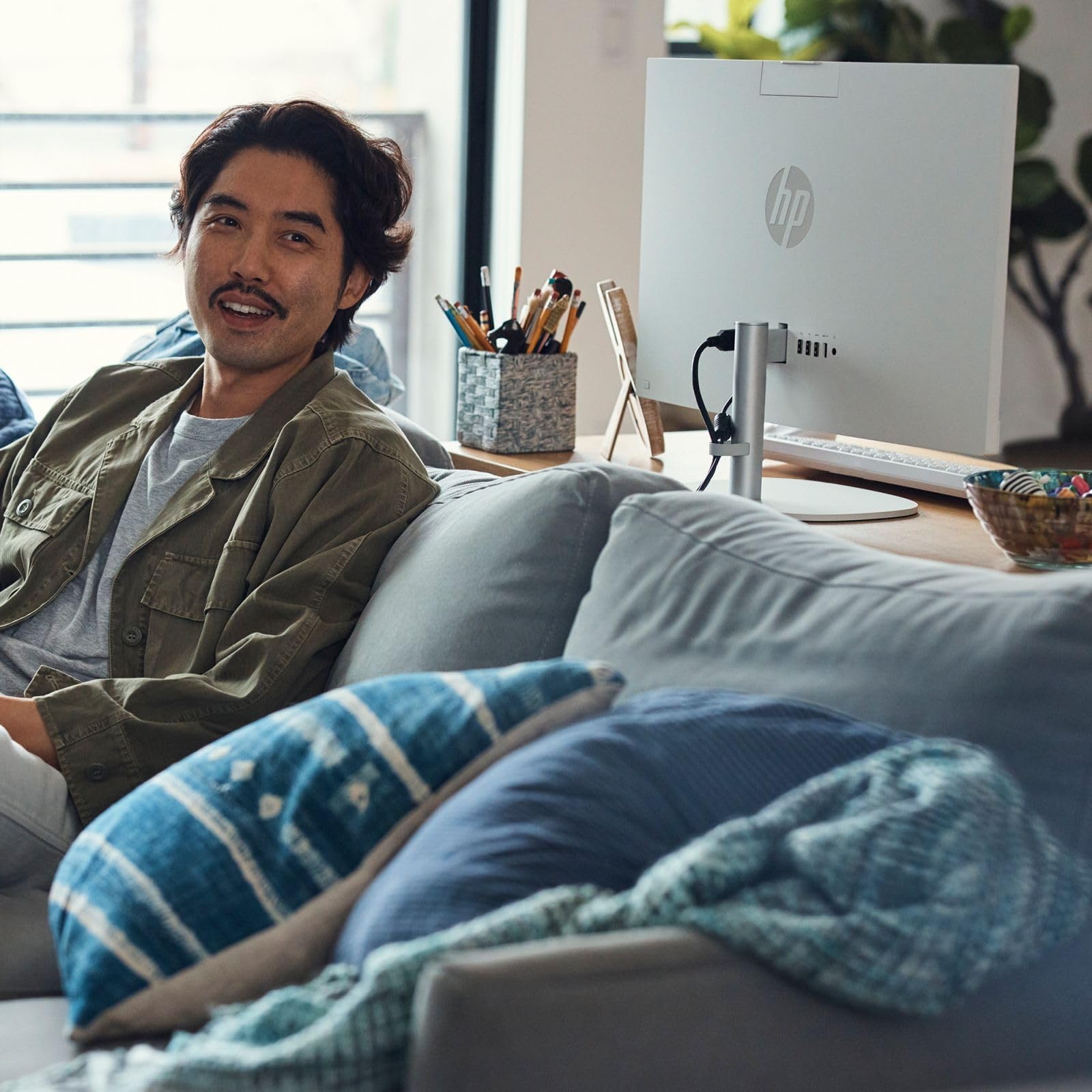 HP All-in-One 24-cr1000ng 白色一体机 | Windows 11 Home 64位 | 家庭办公与娱乐的完美选择
