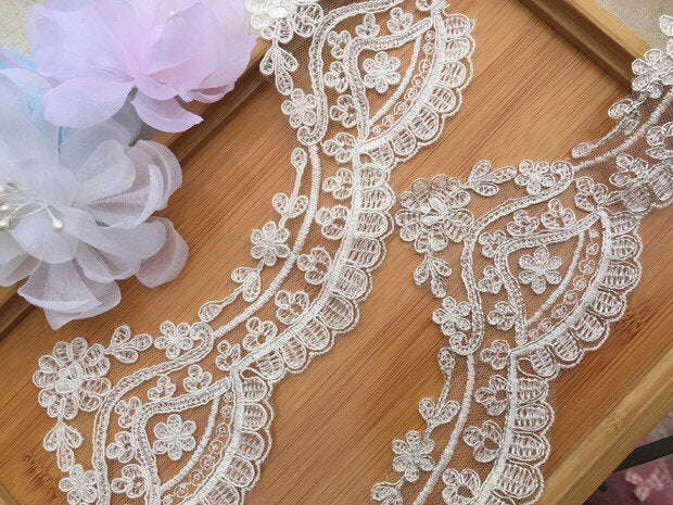 Handmade Vintage Inspired Mantilla Lace Wedding Veil - Hip Length Bridal Veil for Church Ceremony & Romantic Photos