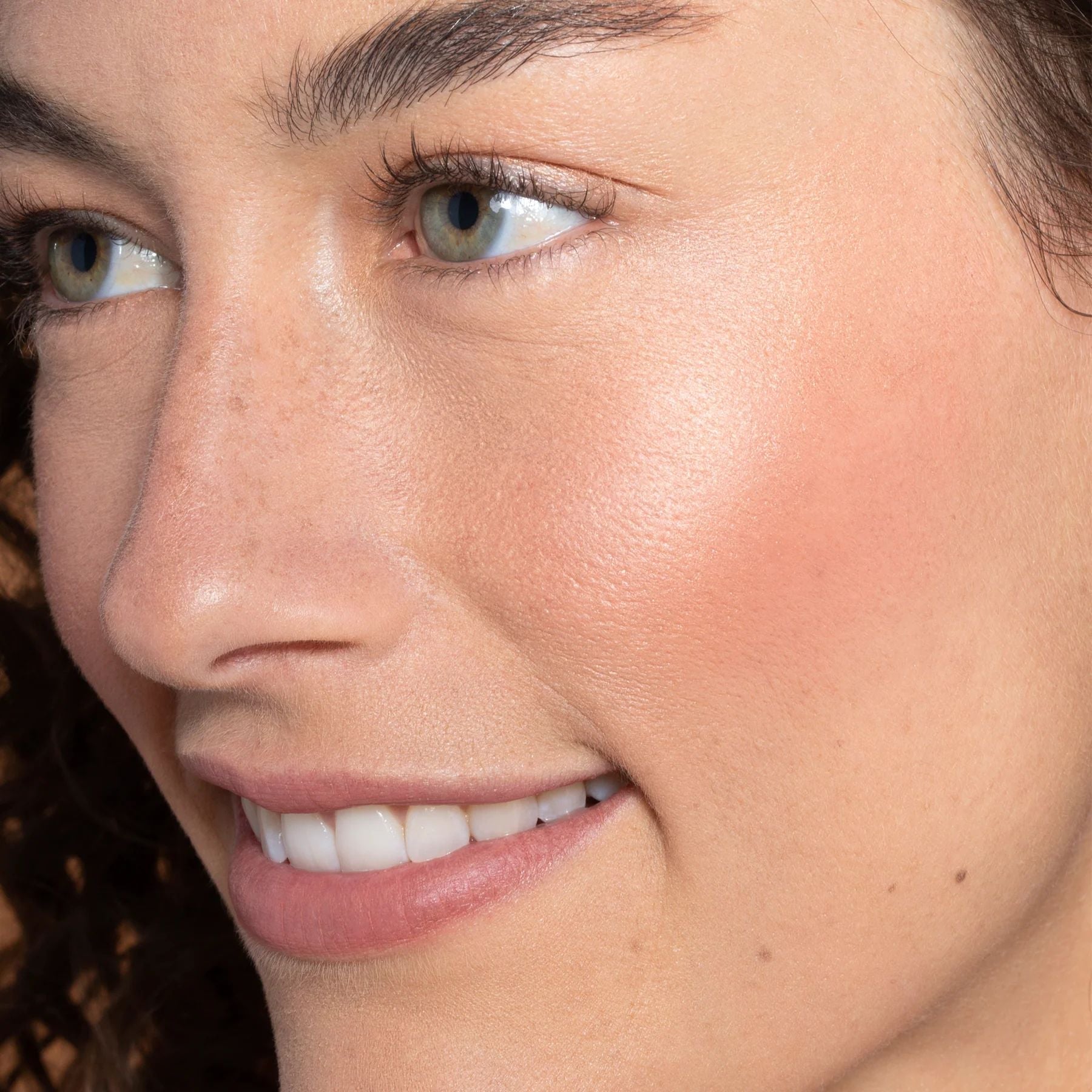 Liquid Light Serum Highlighter - Illuminating Face Makeup for Glowing Skin | Perfect for Day & Night Wear, Photo Shoots & Special Occasions
