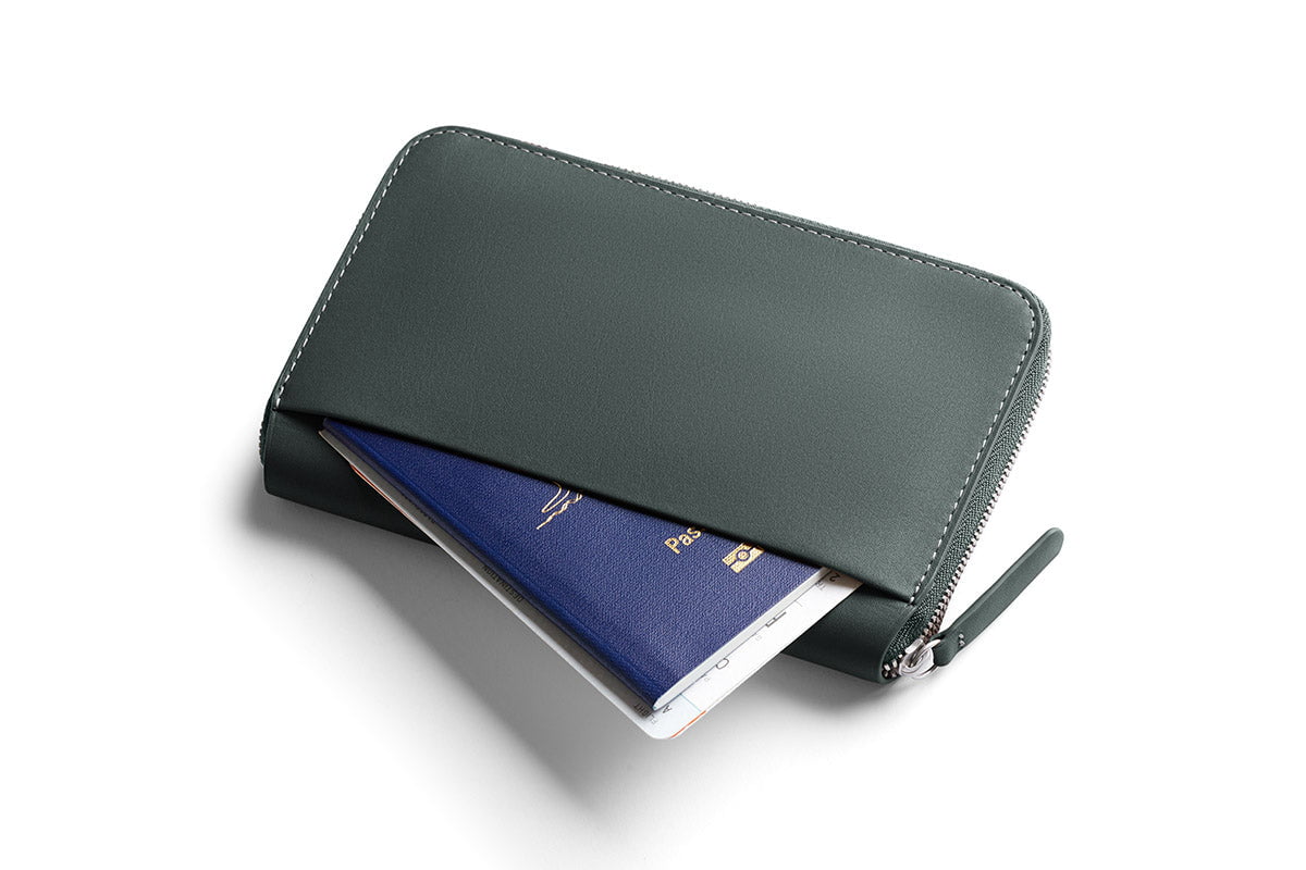 Bellroy Travel Folio Second Edition - Premium Leather Passport Holder & Travel Wallet for Men & Women - Perfect for Airports, Business Trips & International Travel