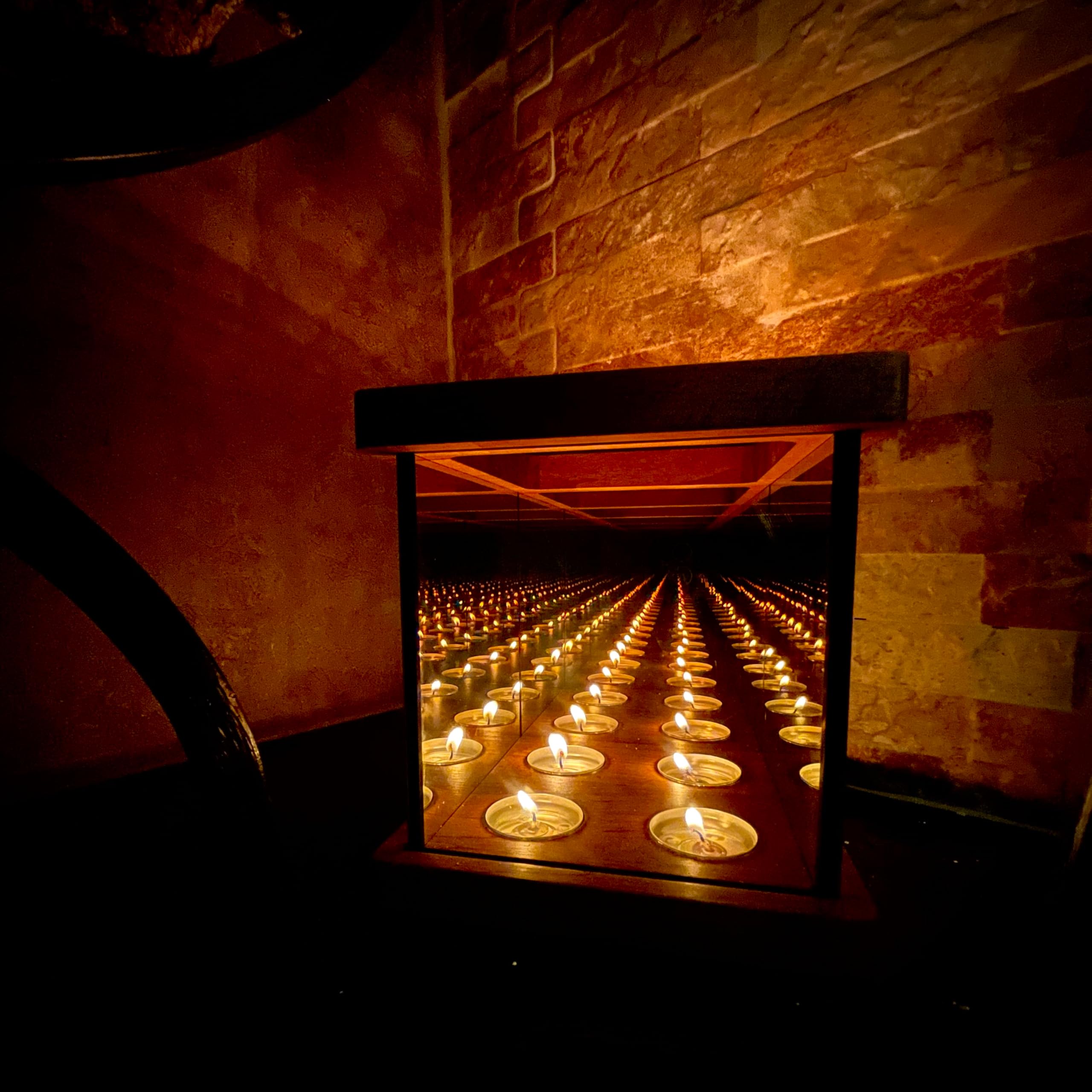 Infinity Mirror Tea Light Holder - Glass Hurricane Candle Holder with Wood Base | Unique Infinity Cube Night Light for Table Decor, Wedding Gifts, Bedroom Lighting & Rustic Home Decor | Perfect for Romantic Dinners, Spa Relaxation & Holiday Centerpieces
