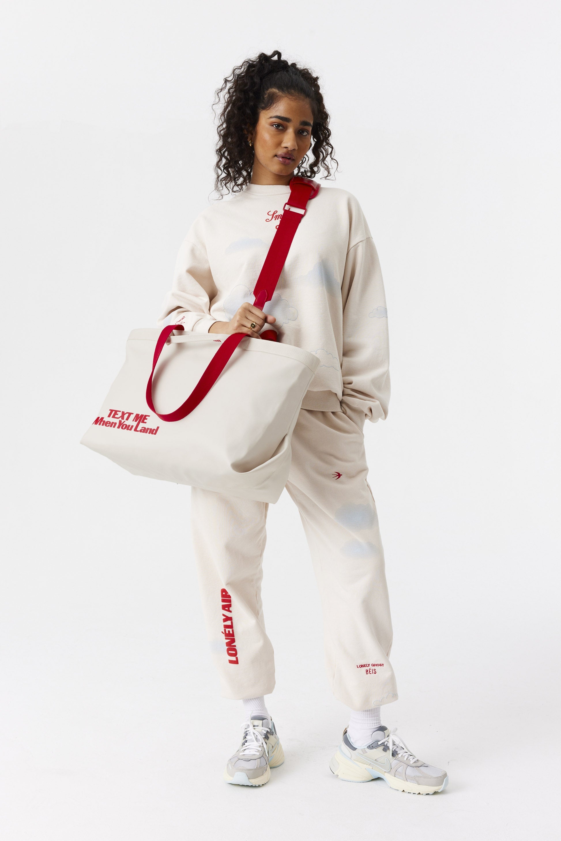 Premium Ghost White Travel Tote Bag - Waterproof & Spacious Carryall for Women | Perfect for Weekend Getaways, Beach Trips & Airplane Travel