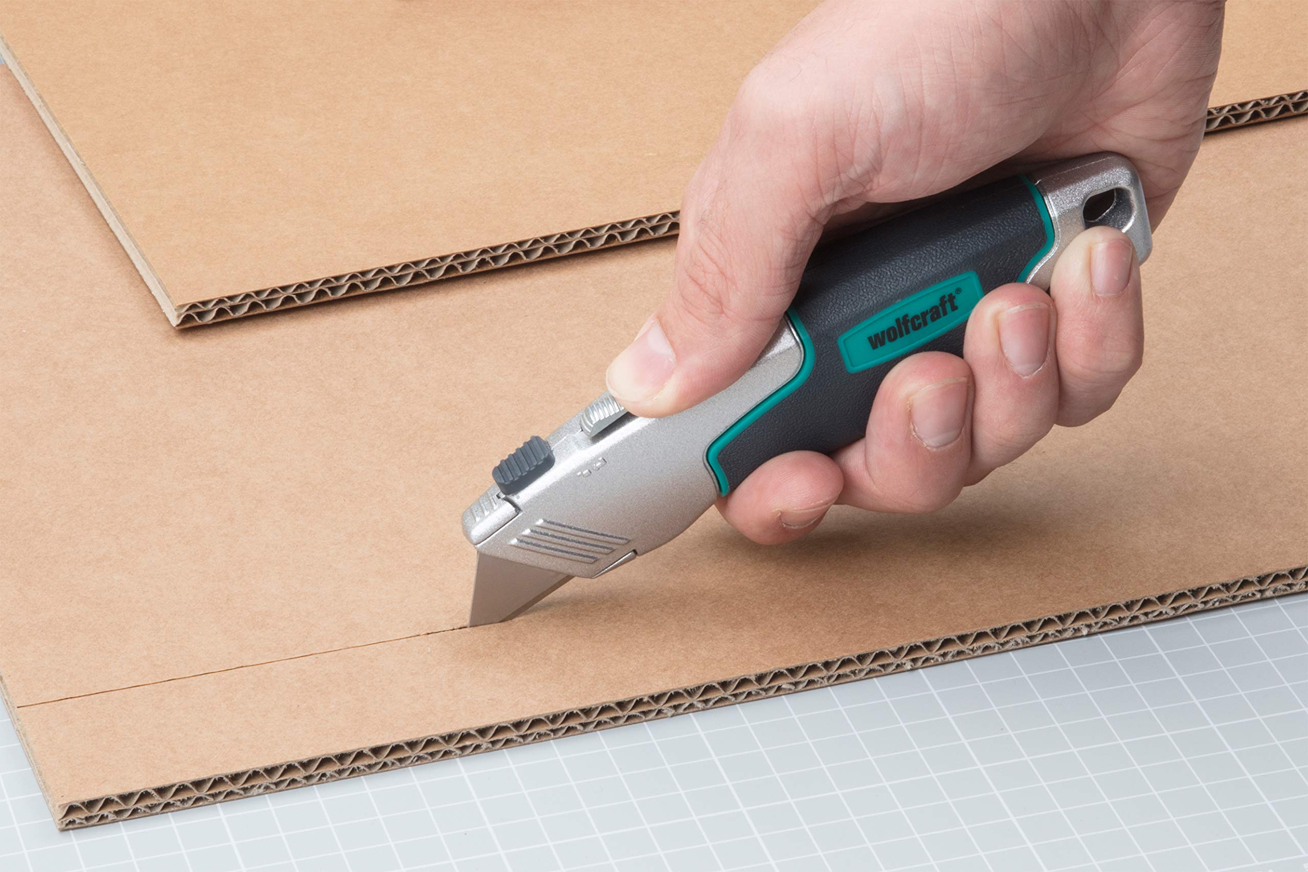 Wolfcraft 4200000 Trapezium Blade Knife - Heavy Duty Utility Knife for Carpentry, DIY Projects & Crafting - Perfect for Cutting Cardboard, Foam & Packaging Materials