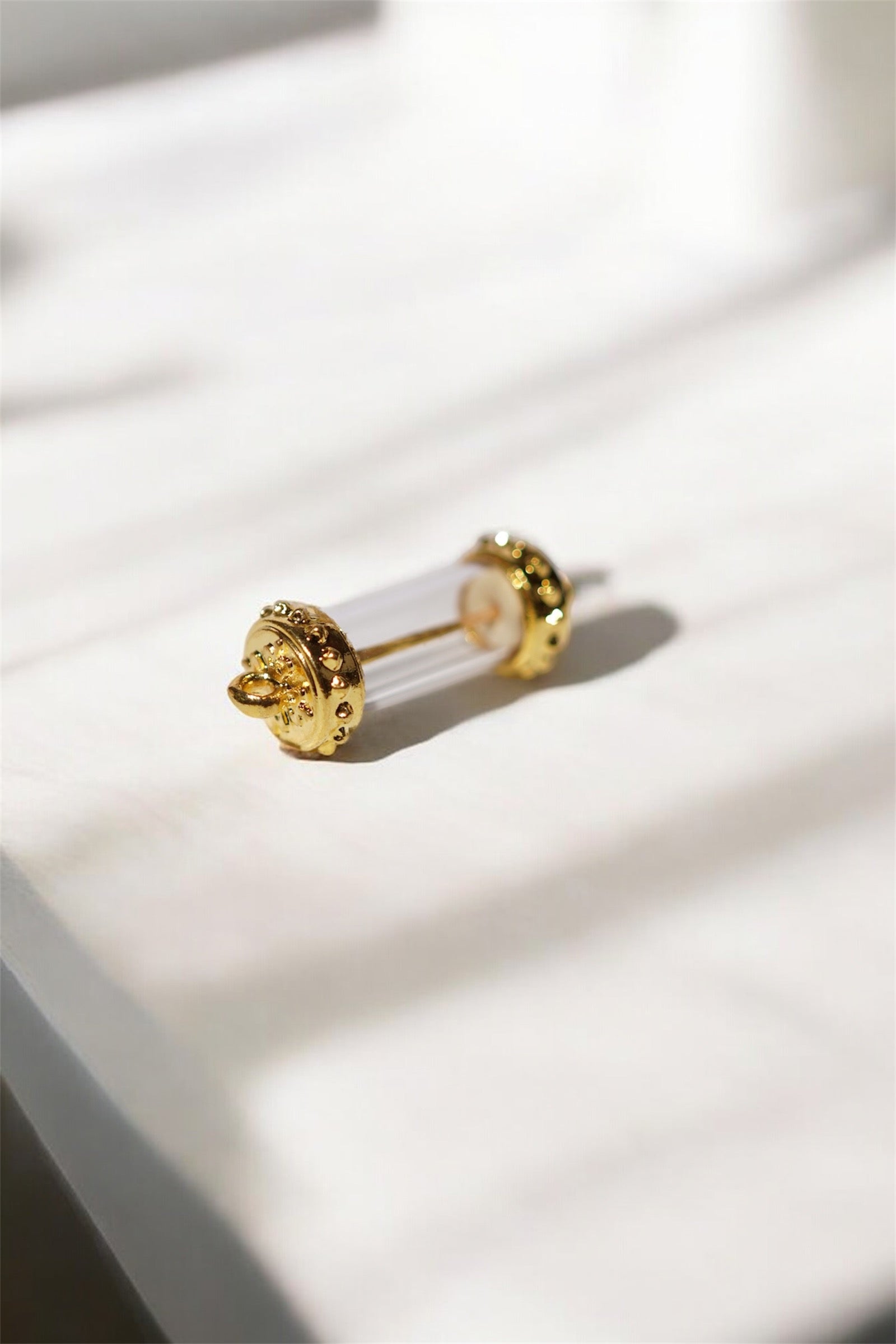 Gold Needle Amulet Pendant - Elegant Protection Charm for Women & Men | Perfect for Spiritual Healing, Meditation & Fashion Jewelry