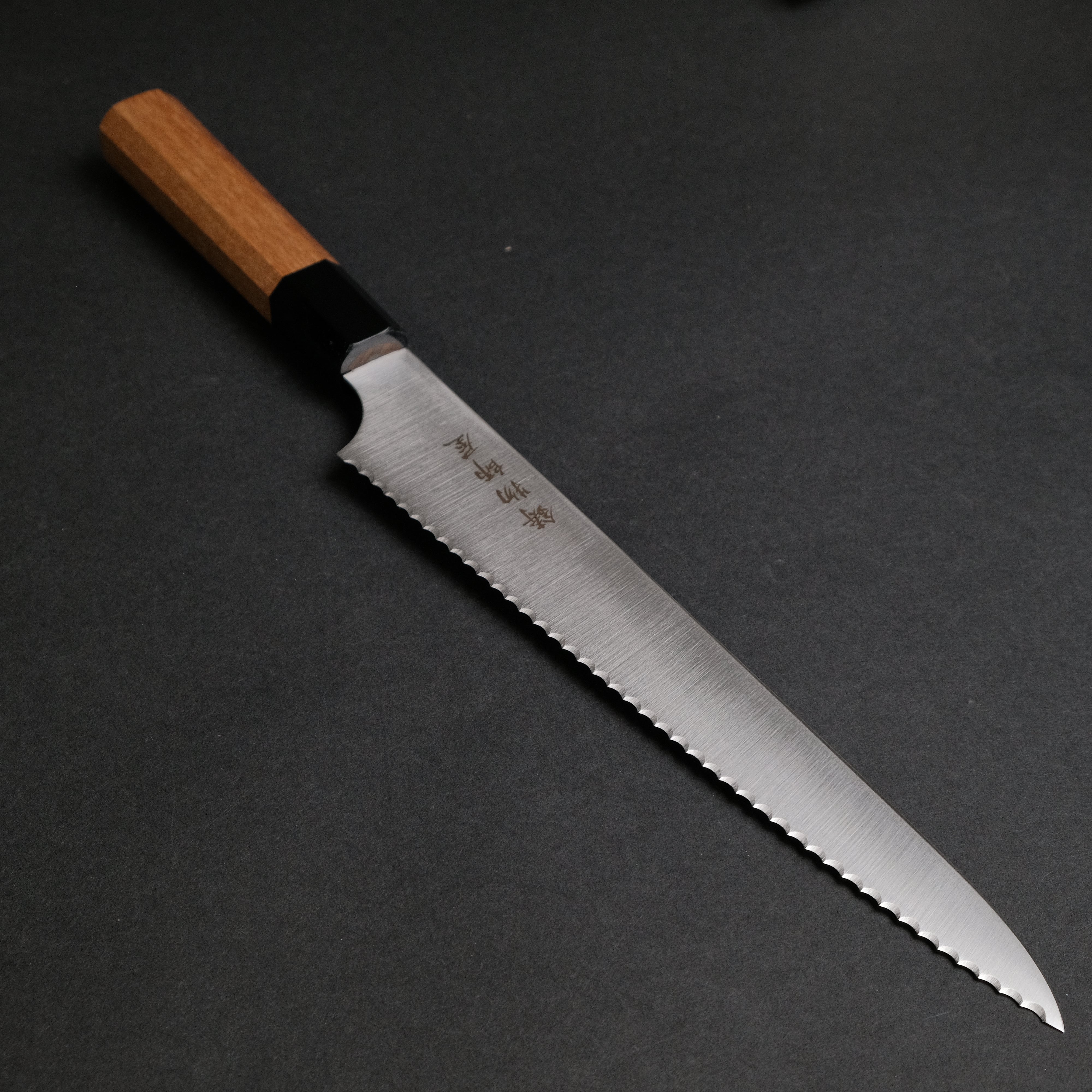 Hitohira Imojiya TH Premium 240mm Stainless Steel Bread Knife with Teak Wood Wa Handle – Perfect for Slicing Bread, Pastries, and Baked Goods