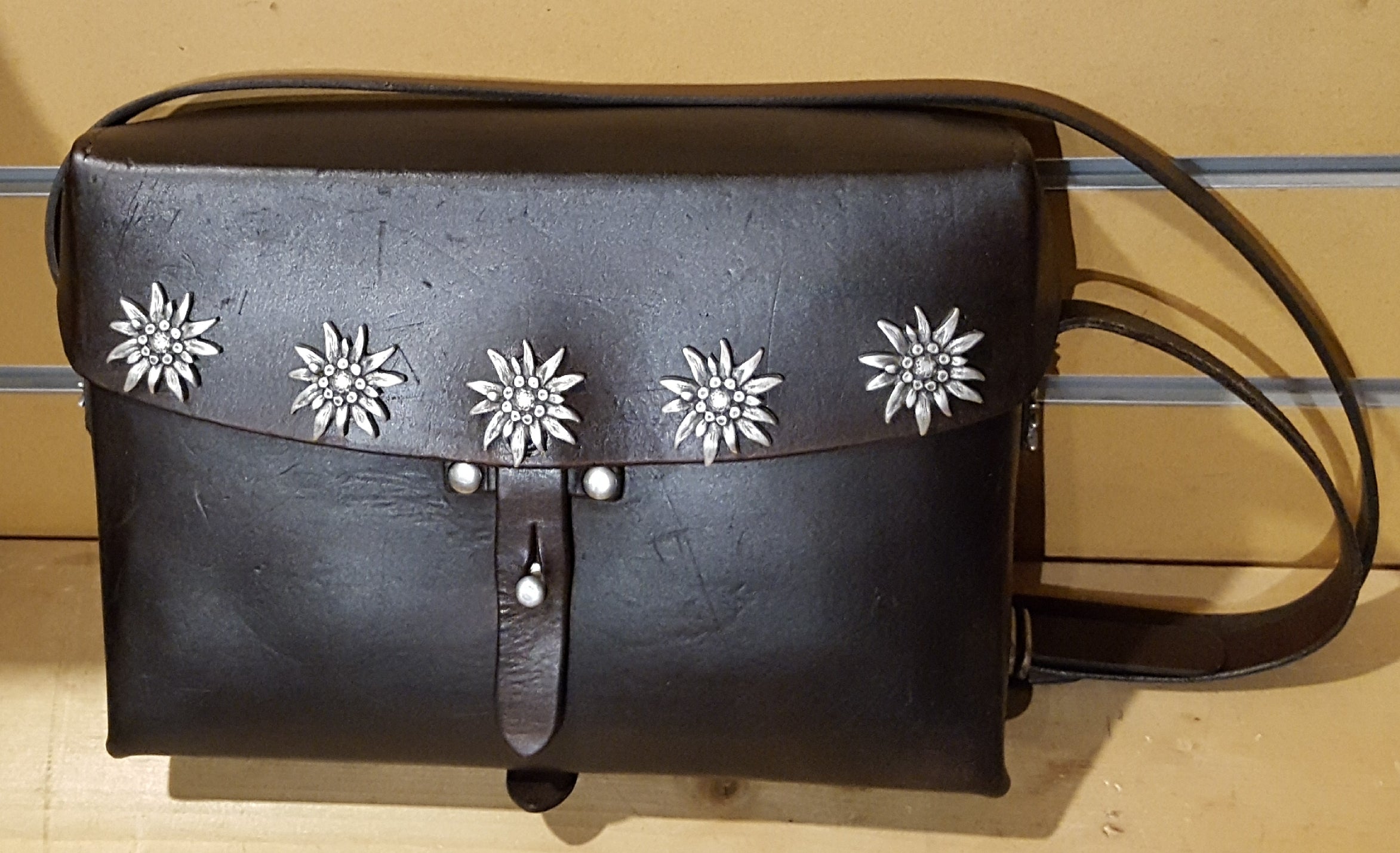 Vintage Swiss Military Leather Handbags for Men & Women - Durable Army Style Messenger Bags for Travel, Hiking & Everyday Use