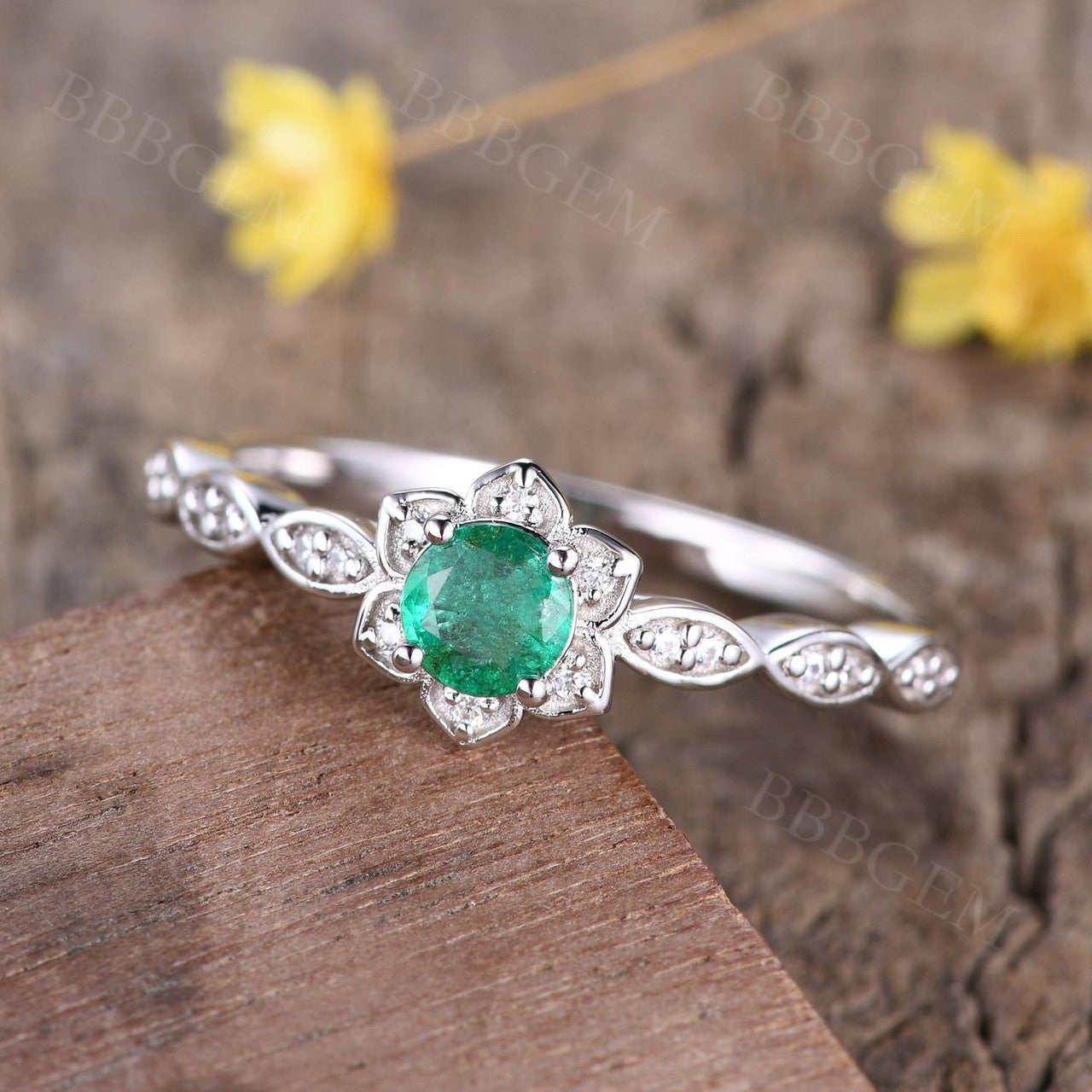 Natural Emerald Engagement Ring for Women - 5mm Round Floral Scalloped Wedding Band - Perfect for Mother's Day, Anniversary & Bridal Jewelry Gifts