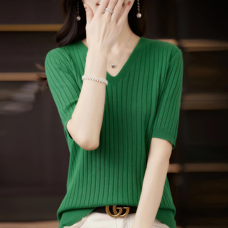 Women's Short Sleeve V-Neck Knit Casual Sweater - Soft Comfortable Pullover for Everyday Wear, Office & Weekend Outfits