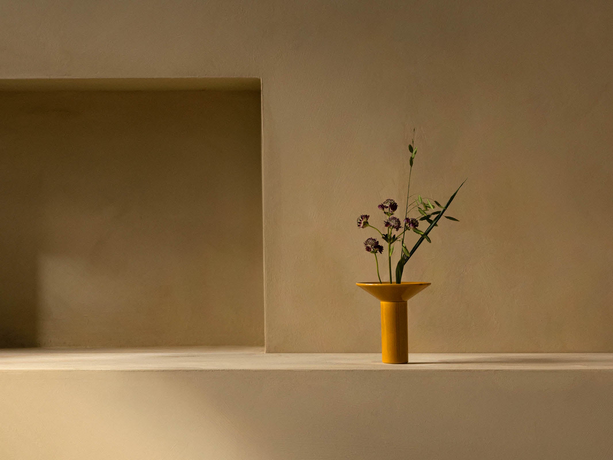 Hana Vase - Elegant Ceramic Flower Vase for Home Decor, Wedding Centerpieces & Office Desk Decorations | Perfect for Fresh Flowers, Artificial Arrangements & Interior Design