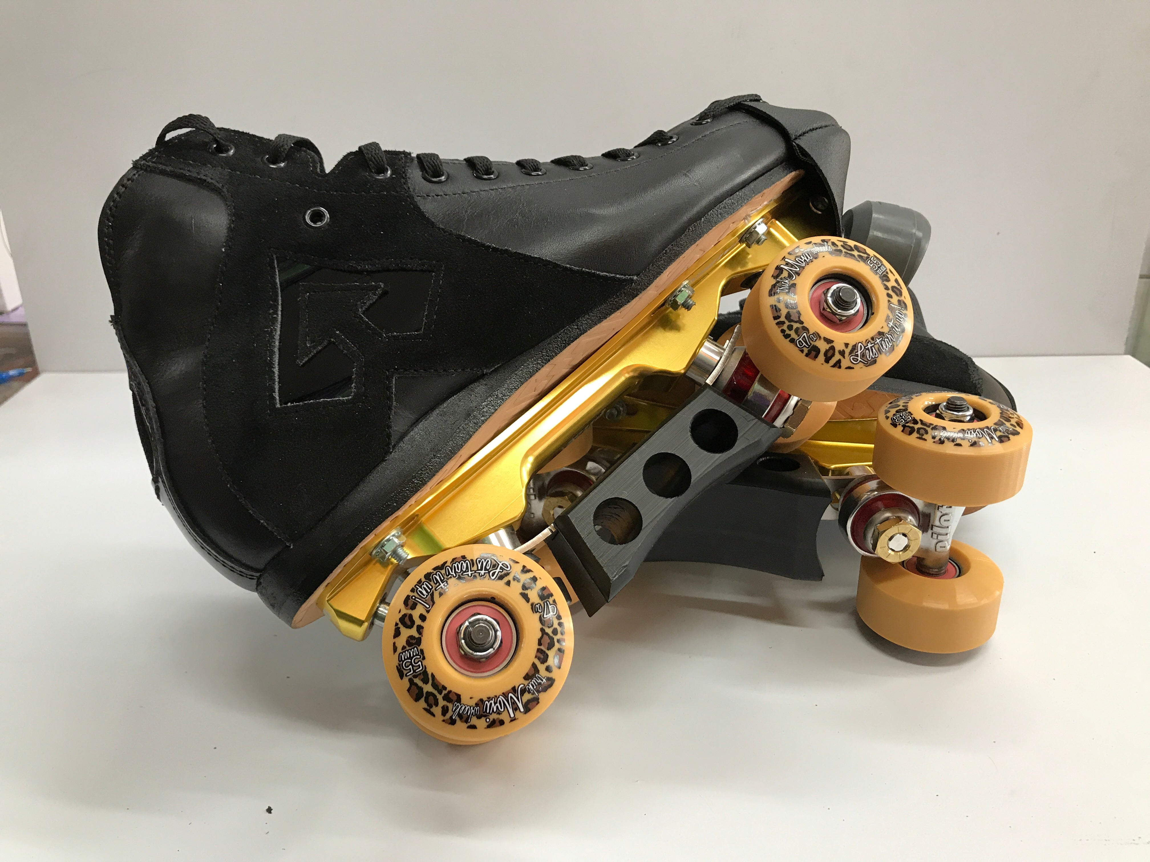 Premium Skateboard Decks & Complete Skateboard Builds for All Skill Levels - Perfect for Street, Park & Vert Skating