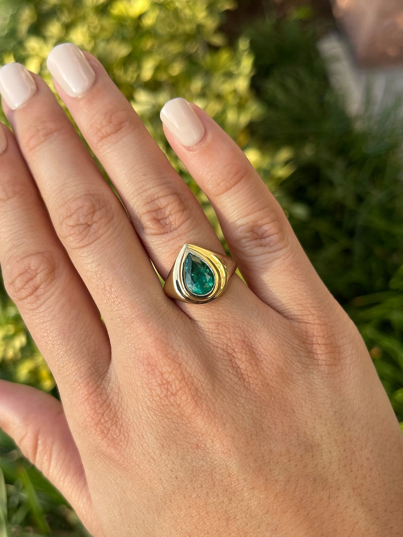 2.47 Carat 18K Solid Gold Bezel Teardrop Emerald Solitaire Gypsy Ring for Women - Elegant Vintage Jewelry Gift for Wedding, Anniversary & Special Occasions