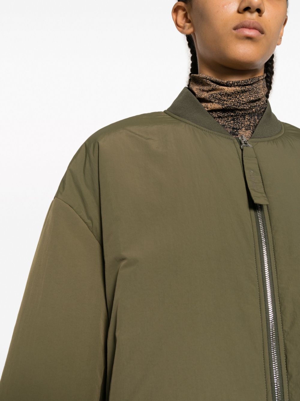 Stylish Green Closed Coats for Women & Men - Perfect for Winter Fashion & Outdoor Activities