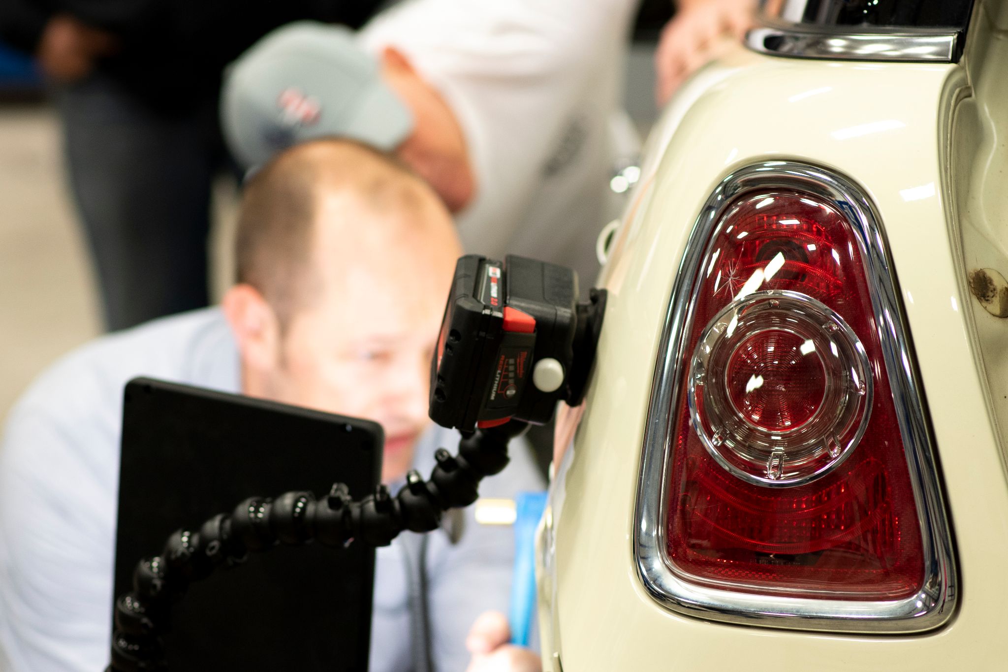 Elim A Dent Ver 2.14.3 Strip - 18V Warm Center Portable PDR Light for Paintless Dent Repair | Makita Battery Compatible (Battery & Charger Sold Separately) | Perfect for Auto Body Shops & Mobile Dent Repair Technicians