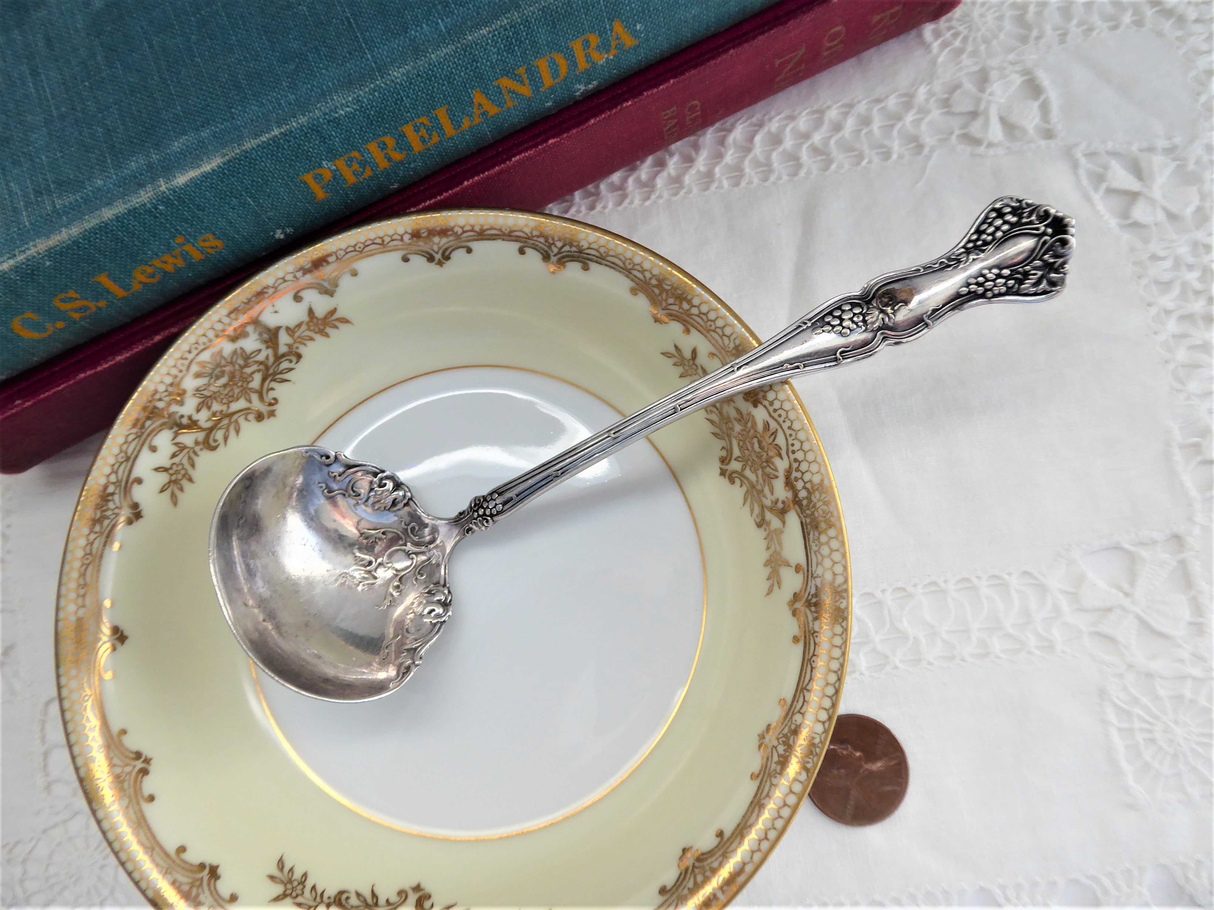 Vintage Rogers 1847 Grape Harvest Gravy Ladle - Silver Plated Serving Spoon from 1904 - Perfect for Thanksgiving Dinner & Antique Tableware Collection