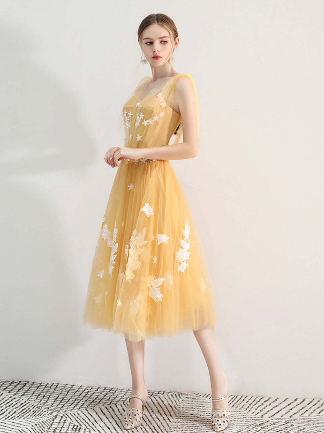 Elegant A-Line Yellow Tulle Lace Short Prom Dress | Homecoming Party Gown | Perfect for Prom Night, Homecoming Dance & Special Occasions