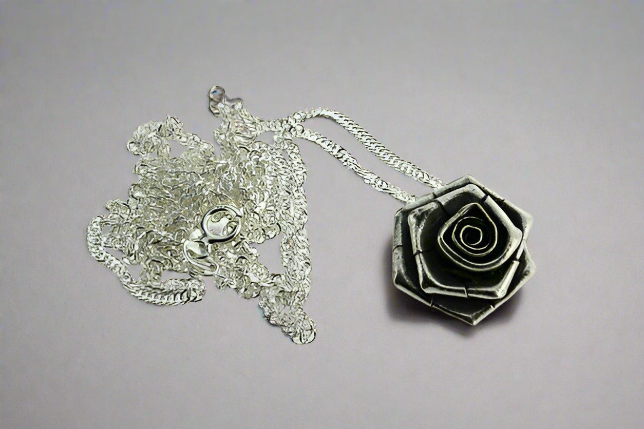 Elegant Folded Rose Pendant Necklace - 45cm Sterling Silver Chain for Women, Perfect for Valentine's Day Gifts & Romantic Occasions