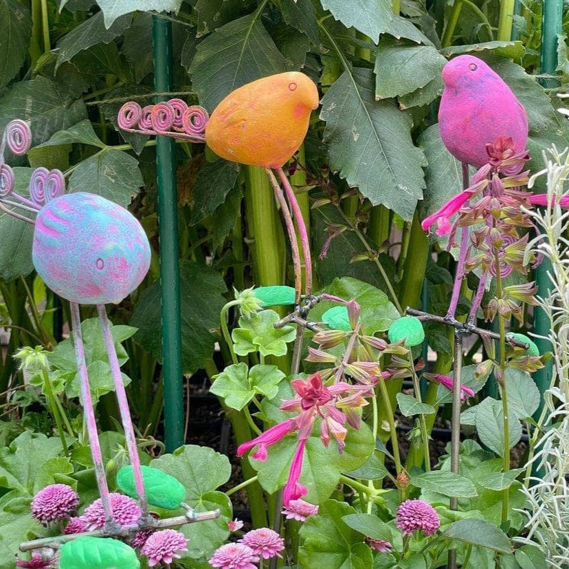 Decorative Standing Birds Garden Stakes - Outdoor Metal Bird Yard Decor for Lawn, Patio & Flower Beds - Perfect for Spring Gardening & Backyard Landscaping