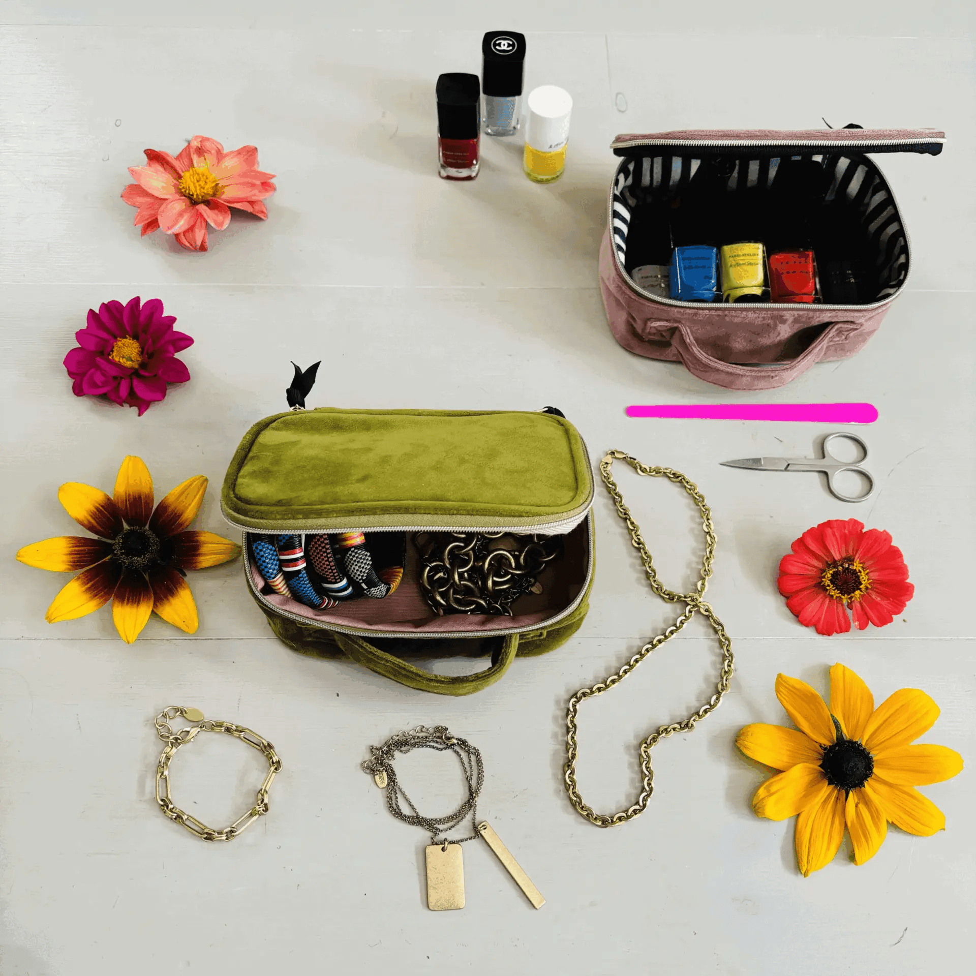 Small Beauty Box - Green Velvet Jewelry Storage Organizer for Makeup & Accessories | Perfect for Vanity, Travel & Gift Giving