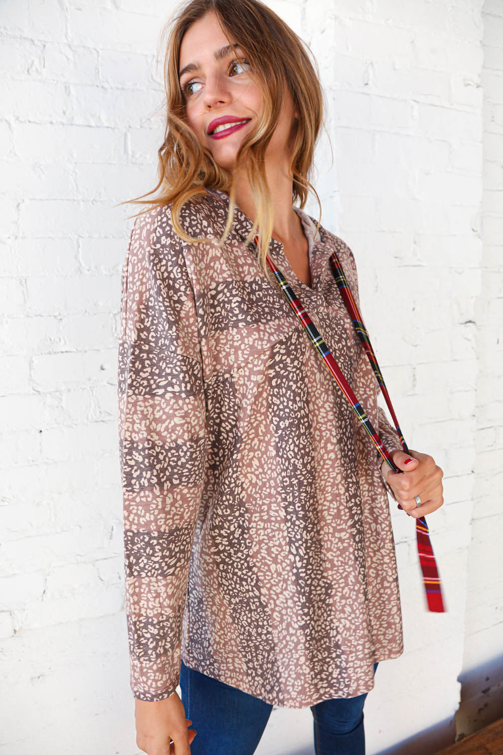 Beige Striped Animal Print Drawstring Hoodie for Women - Cozy Pullover Sweatshirt with Kangaroo Pocket | Casual Streetwear, Loungewear & Outdoor Activities