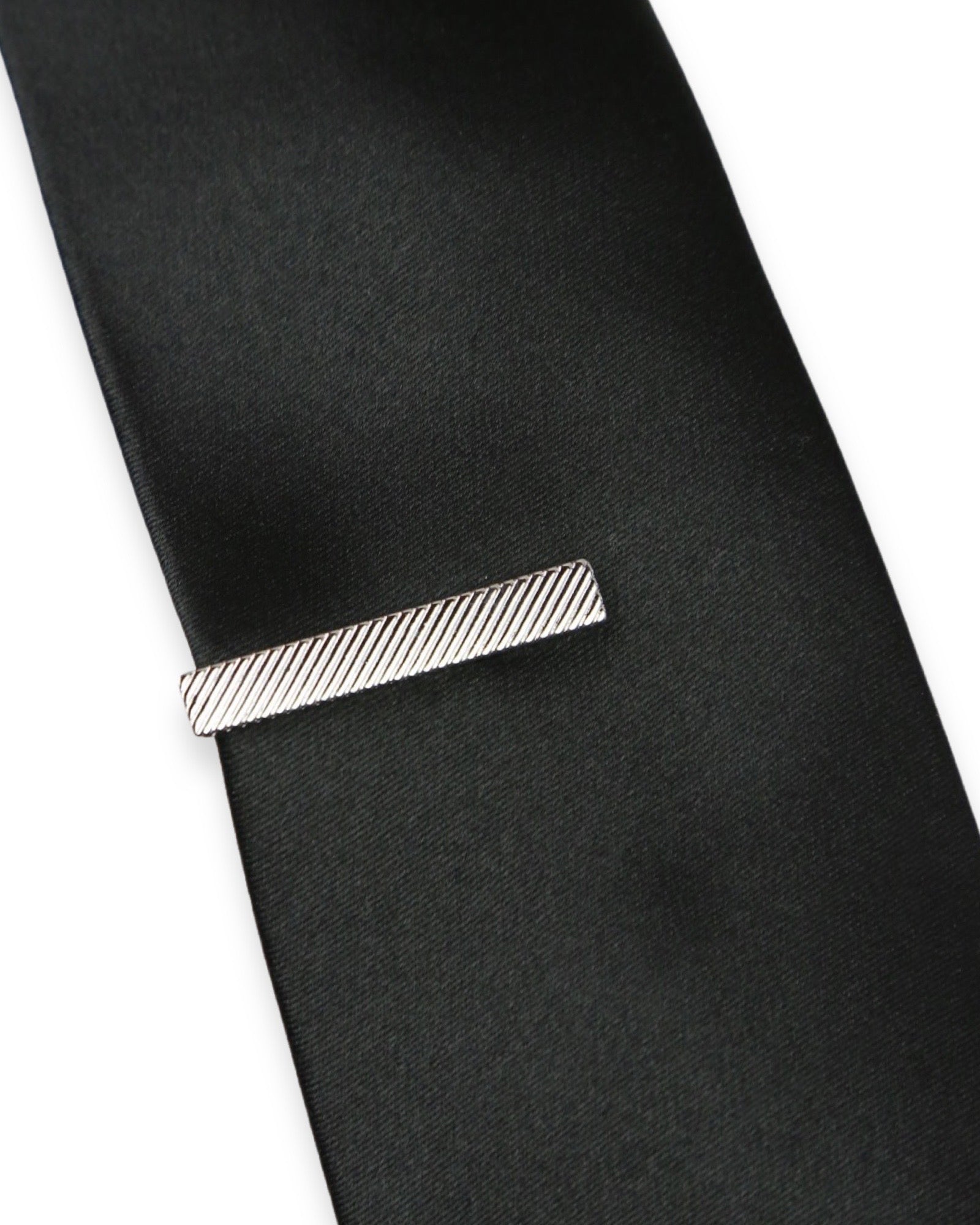 DÉCLIC Ribbed Short Tie Bar for Men - Slim Tie Clip with Textured Design - Perfect for Office, Wedding & Formal Events