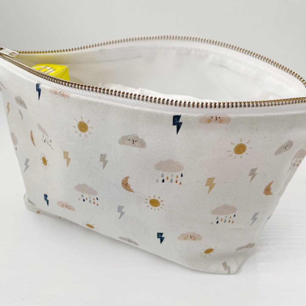 Waterproof Nappy Wallet with Weather-Resistant Print - Perfect for Diaper Storage, Baby Essentials & Outdoor Adventures