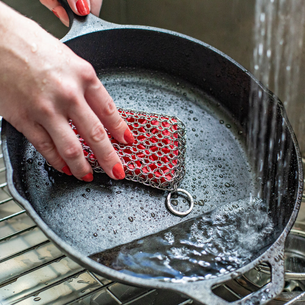 Stainless Steel Chain Mail Scrubber for Cast Iron Pans - Heavy Duty Cleaning Pad for Grill, Cookware & BBQ - Rustproof & Durable Kitchen Scrubber (Red)