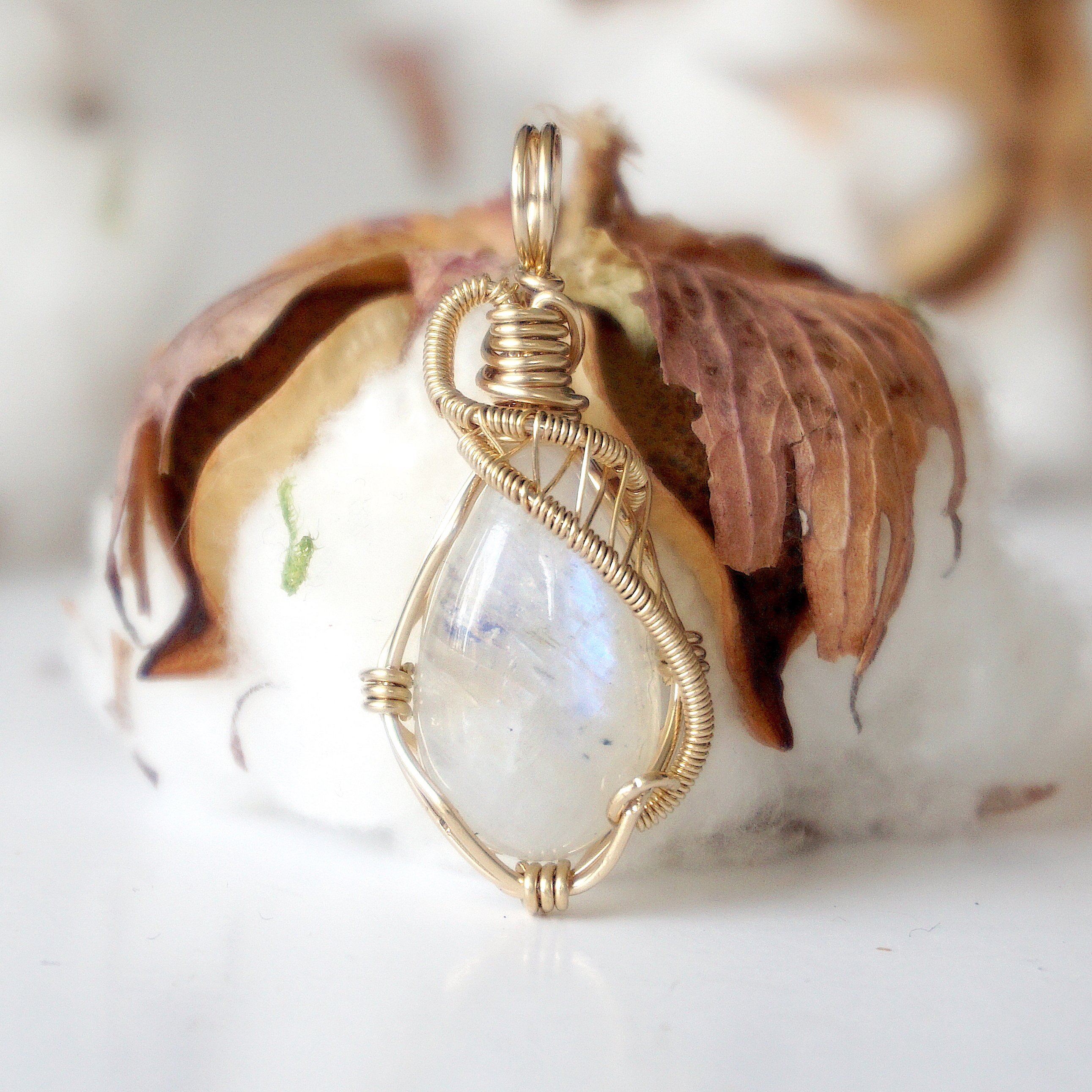 Rainbow Moonstone Necklace 14k Gold Filled - Elegant Healing Crystal Jewelry for Women, Perfect for Spiritual Healing, Meditation & Everyday Wear