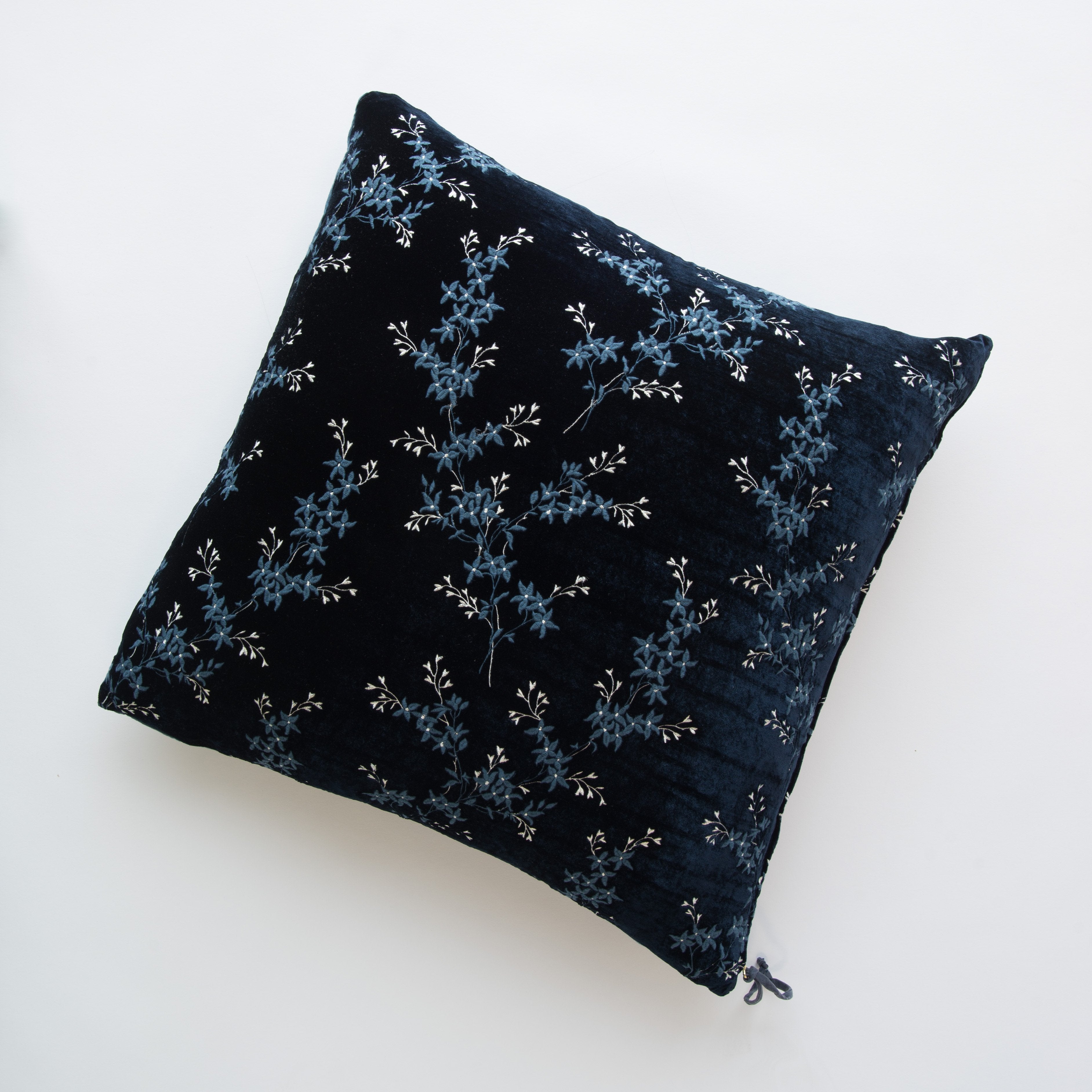 Lynette Throw Pillow - Soft Decorative Cushion for Sofa, Bed & Home Decor - Perfect for Living Room, Bedroom & Cozy Spaces