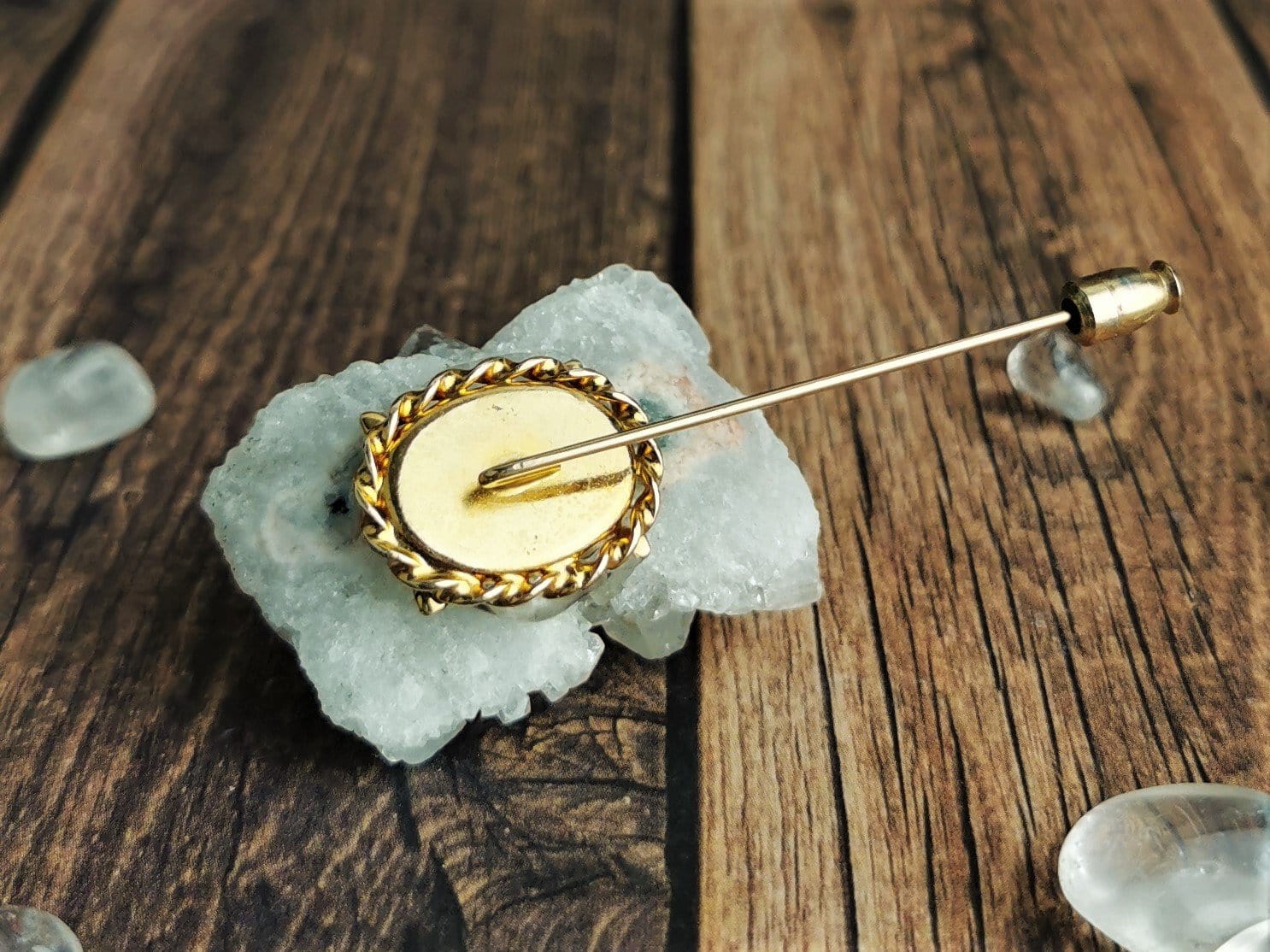 Natural Apophyllite Crystal Cluster Brooch - Healing Stone Jewelry for Spiritual Growth & Energy Balance | Perfect for Meditation, Reiki, and Gift Giving