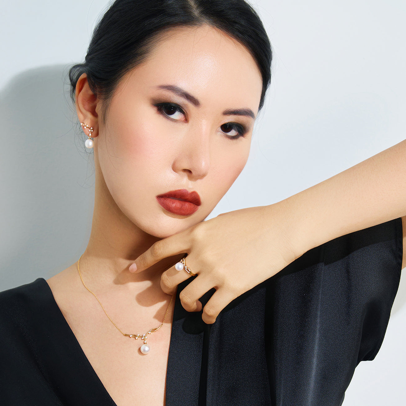 18K Gold Freshwater Pearl Ring KR00041 | Elegant Pearl Jewelry for Women - Perfect for Weddings, Anniversaries & Special Occasions