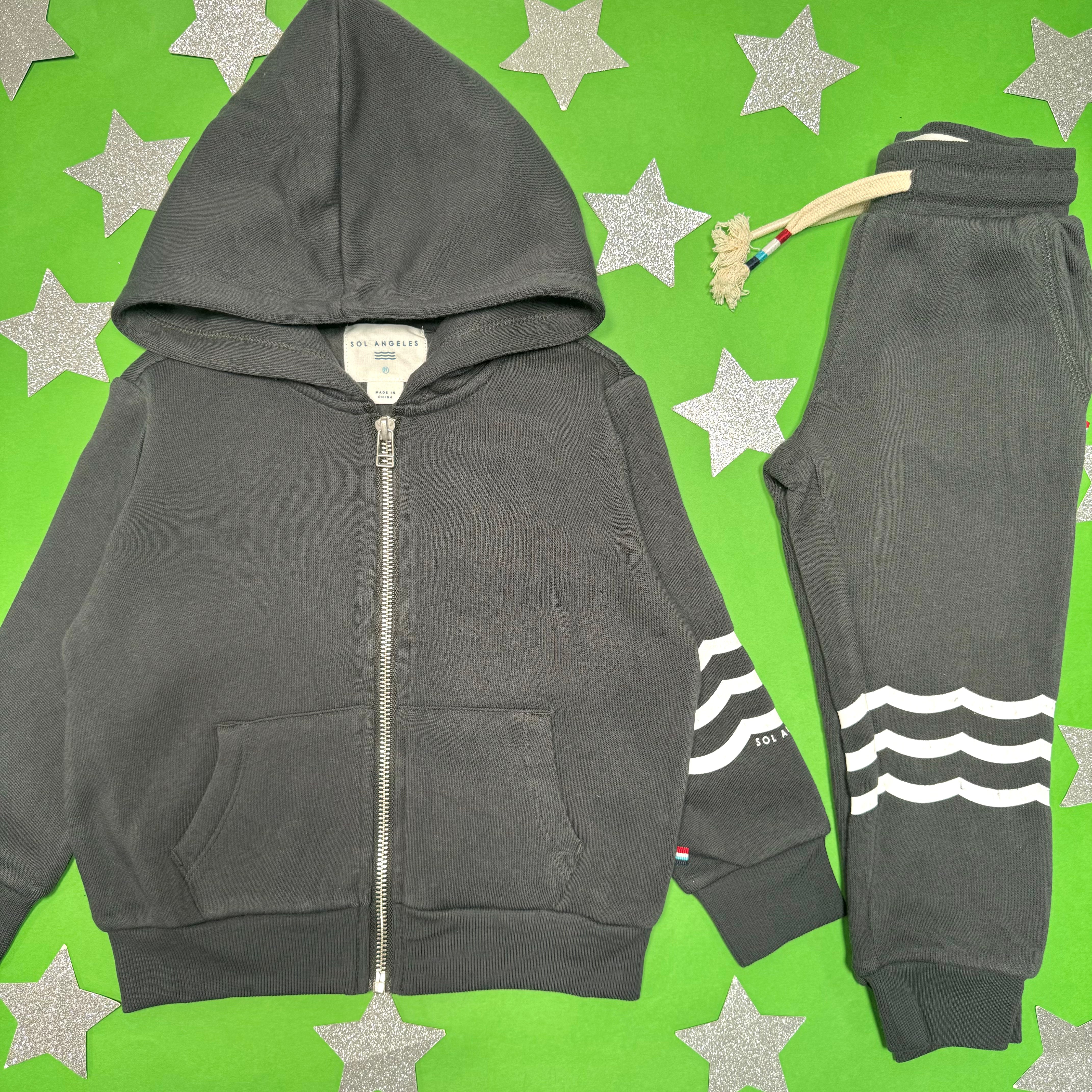 Waves Zip Up Hoodie for Men & Women - Stylish & Comfortable Pullover Jacket for Casual Wear, Gym, and Outdoor Activities