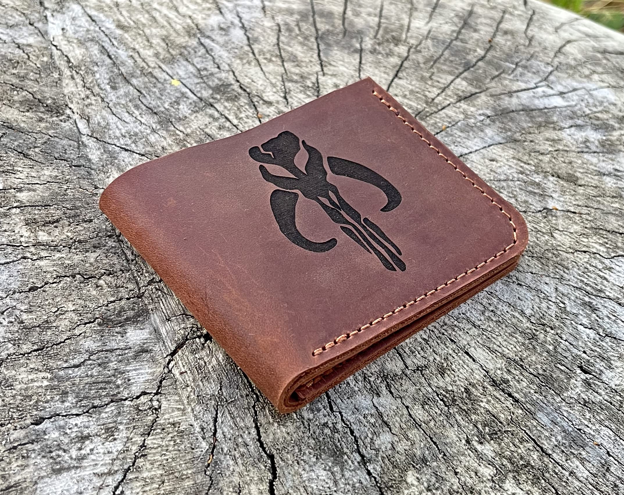 **Mandalorian Boba Fett Leather Wallet for Men - Handmade Hand-Stitched Genuine Leather Wallet - Perfect Gift for Dad, Husband, Boyfriend - Christmas, Birthday, Anniversary Gift - Ideal for Cosplay, Star Wars Fans & Collectors**