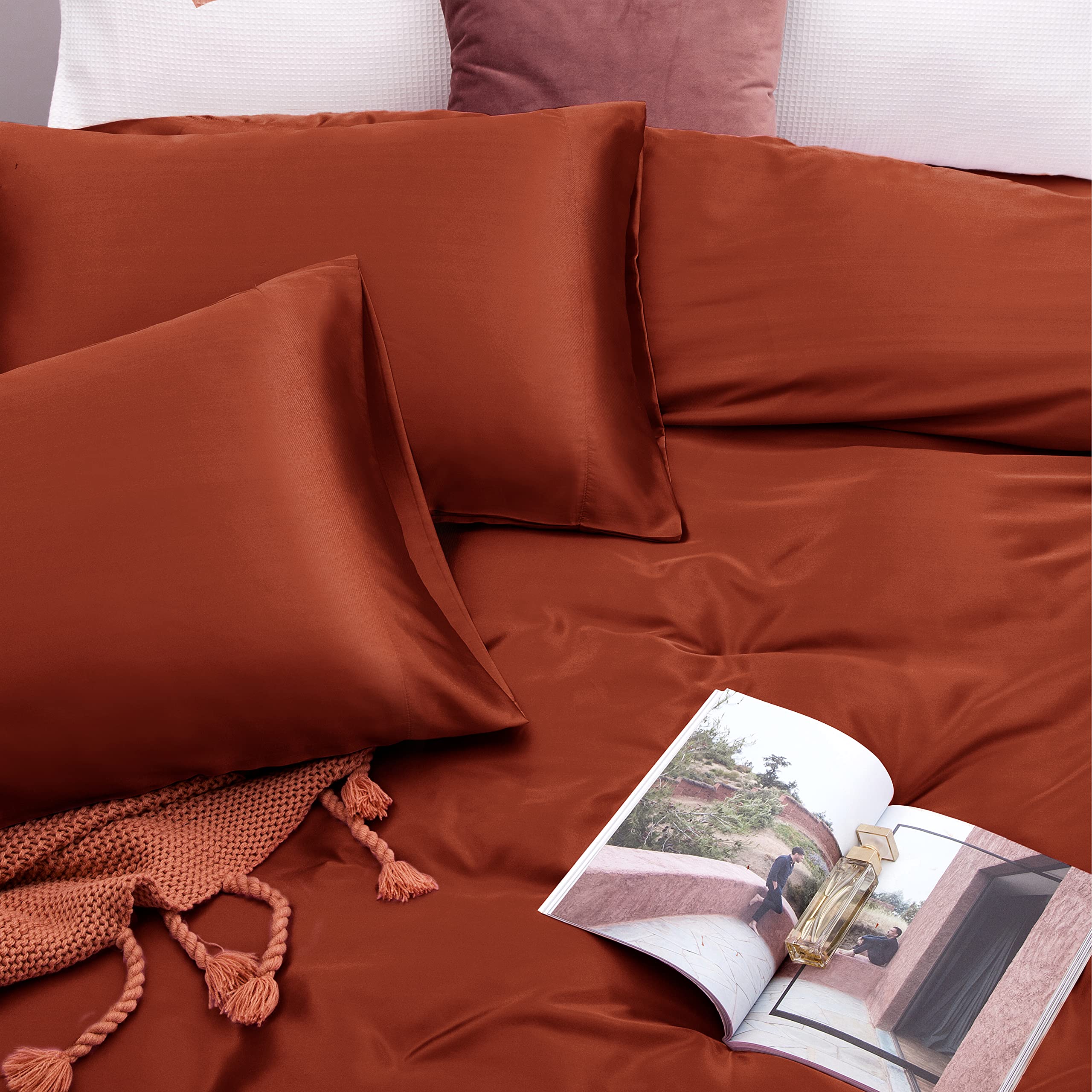 Luxury Vonty Satin Sheets Set - California King Size, Ultra Soft & Breathable Satin Bedding (Rust Orange) - Includes 1 Deep Pocket Fitted Sheet, 1 Flat Sheet & 2 Pillowcases - Perfect for Master Bedroom, Guest Room & Hotel Luxury Experience