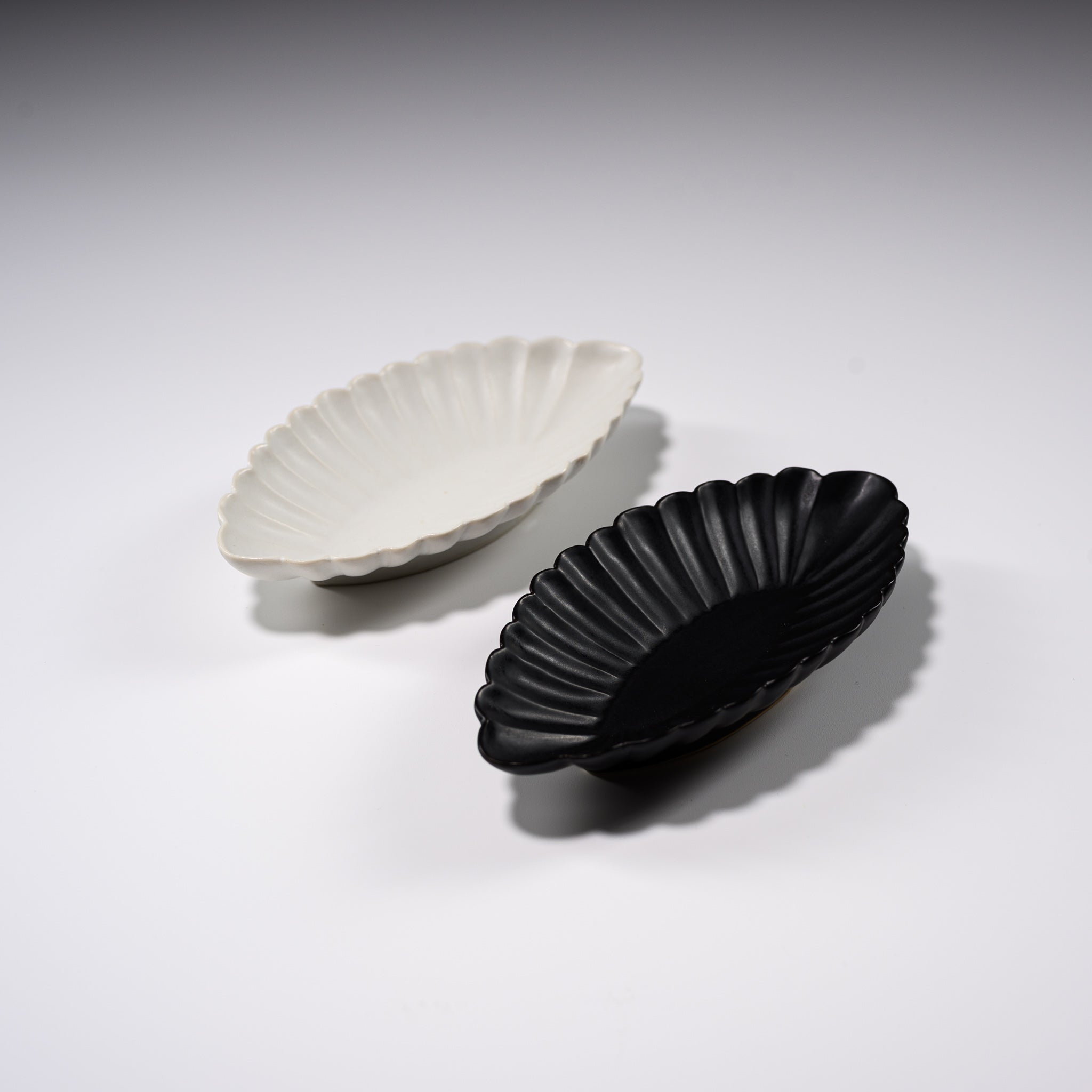 Handmade USUKIYAKI Small Oval Dish - Japanese Chrysanthemum Ceramic Appetizer Plate for Sushi, Soy Sauce, or Dessert | Perfect for Home Dining & Gift Giving