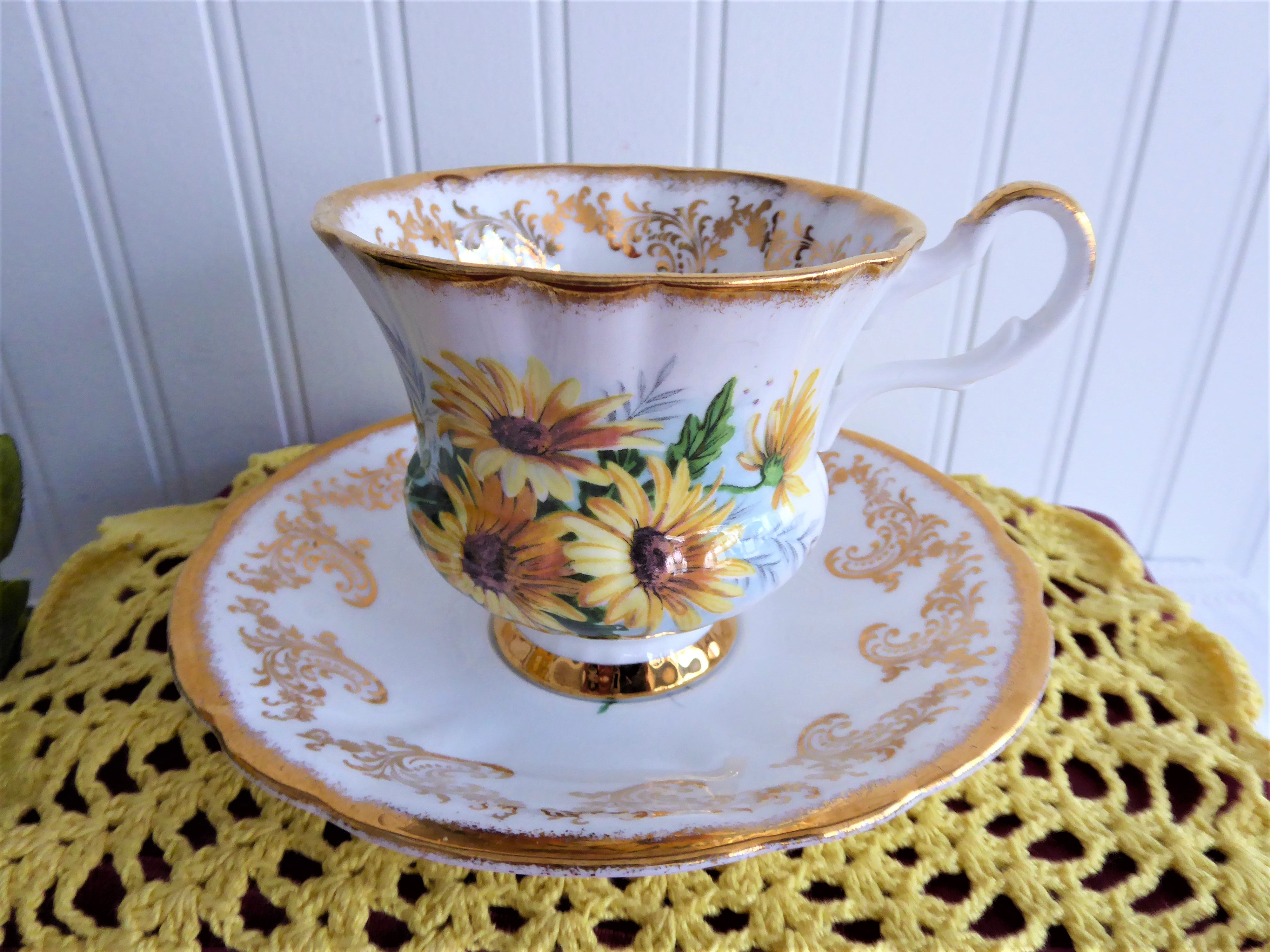 Vintage 1950s Windsor English Bone China Cup and Saucer Set with Gold Overlay & Yellow Daisy Floral Pattern - Perfect for Afternoon Tea, Bridal Showers, and Antique Collectors