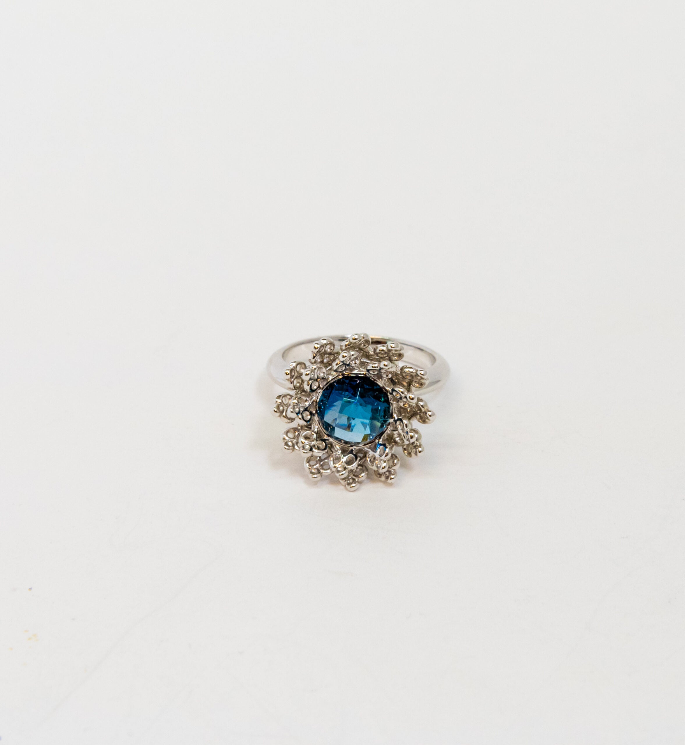 Carrera Y Carrera 18K White Gold & Blue Topaz Ring for Women - Elegant Statement Jewelry for Weddings, Anniversaries & Special Occasions