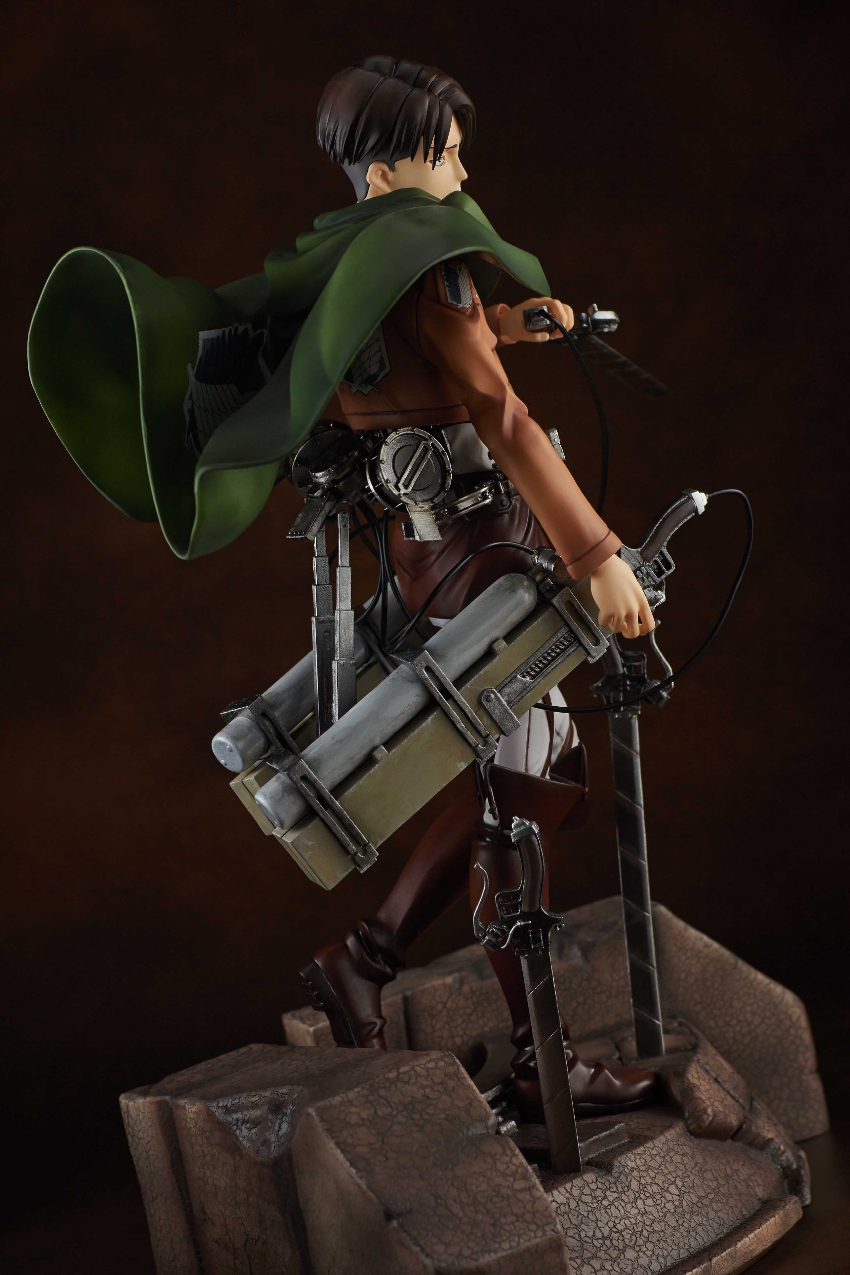 Attack on Titan Levi PVC Action Figure - 1/7 Scale Anime Collectible Model for Fans - Perfect for Display, Gifts, and Anime Enthusiast Collections
