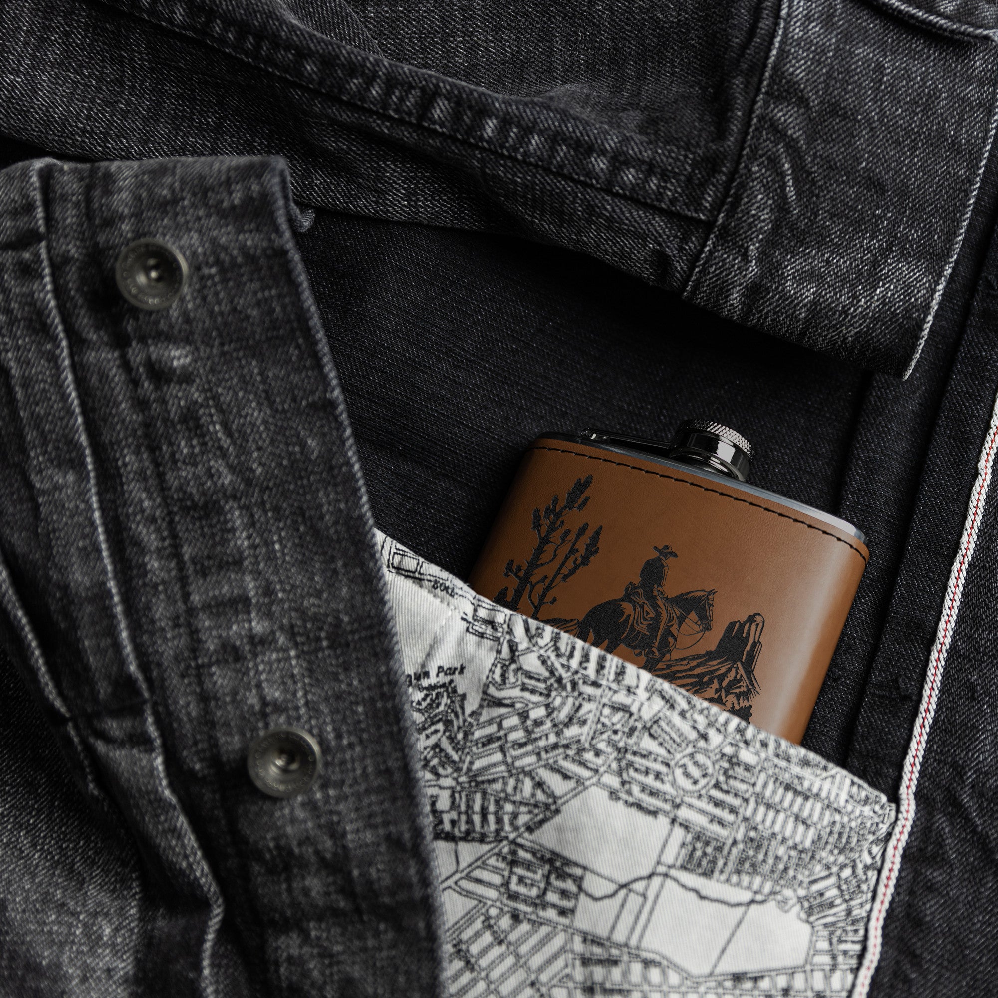 Premium Cowboy Desert Leather Flask - Engraved Metal Hip Flask for Whiskey, Bourbon & Liquor - Perfect for Outdoor Adventures, Camping & Gifts